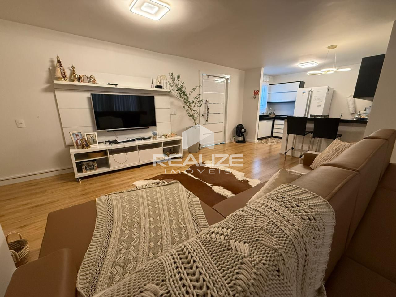 Casa na Vila A com 3 quartos (1 suíte), piscina e amplo terreno.