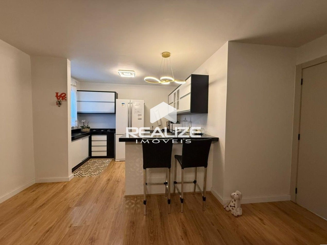 Casa na Vila A com 3 quartos (1 suíte), piscina e amplo terreno.