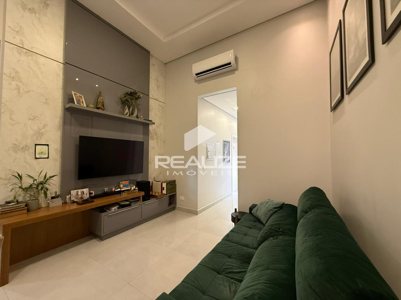 Casa à venda no Jardim Santa Rosa com 3 quartos (1 Suíte). 