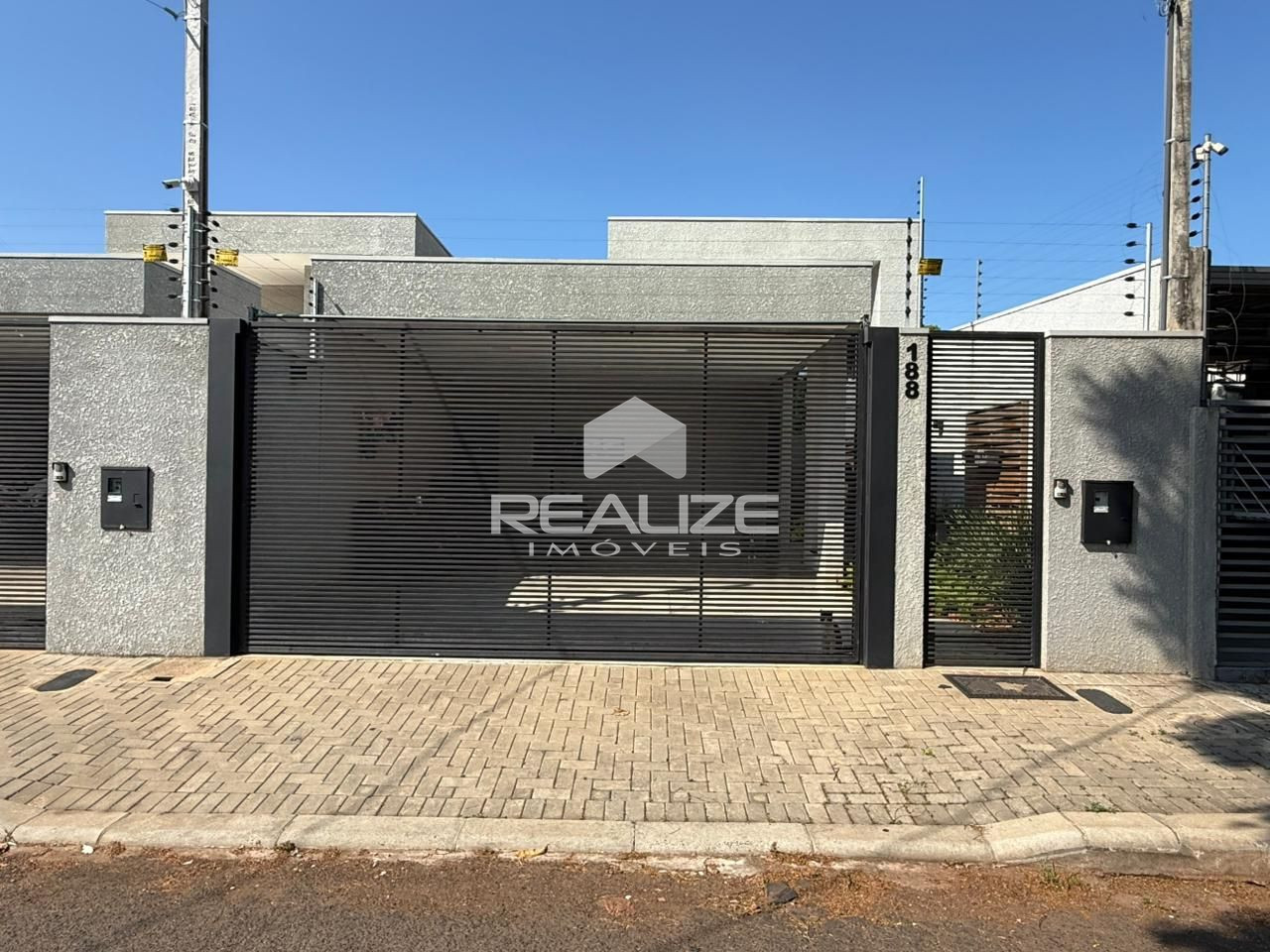 Casa à venda no Jardim Santa Rosa com 3 quartos (1 Suíte). 