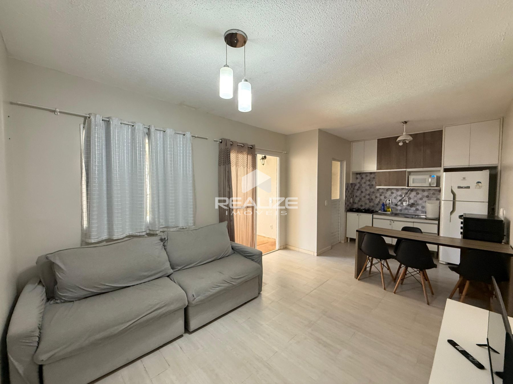 Casa à venda no Condomínio Terra Nova com 2 quartos e Piscina.