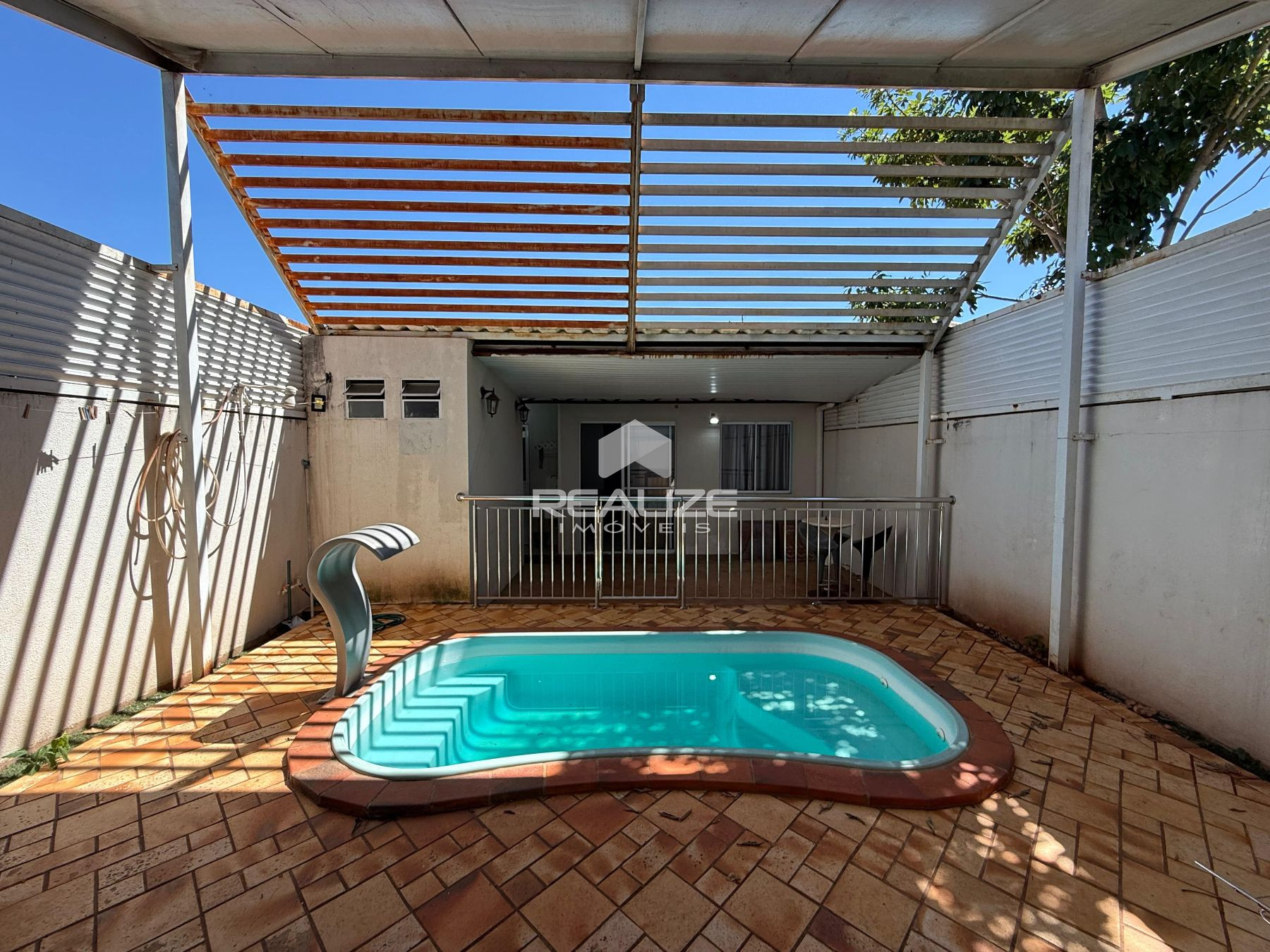 Casa venda no Condomnio Terra Nova com 2 quartos e Piscina.