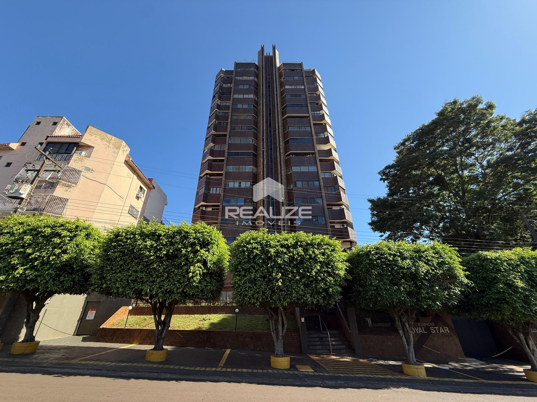 Apartamento à venda no Edifício Residencial Royal Star com 4 Q...