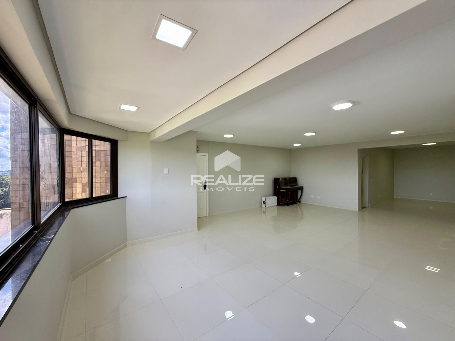 Apartamento à venda no Edifício Residencial Royal Star com 4 Q...