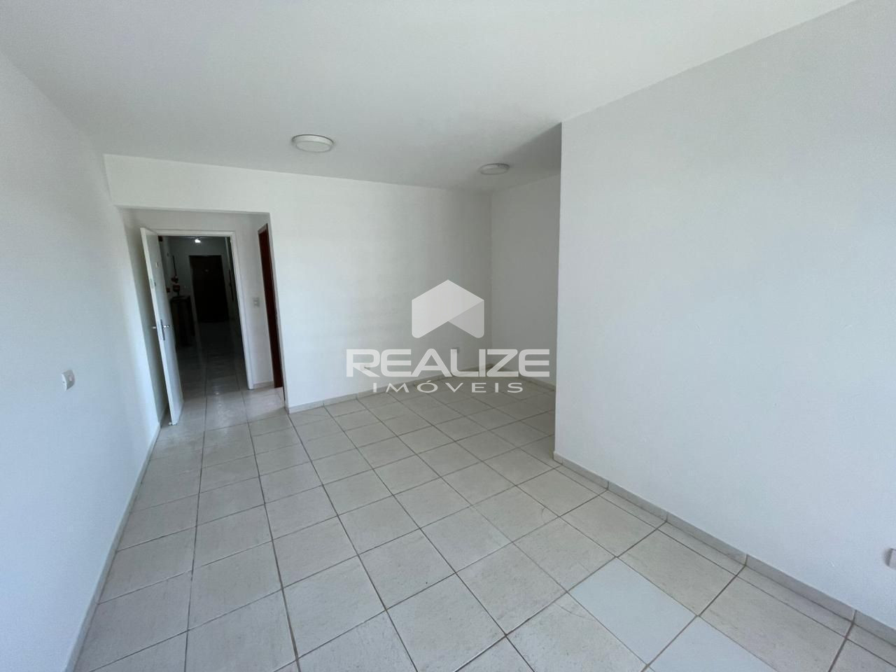 Apartamento à venda no Edifício Lyon com 2 Suítes.