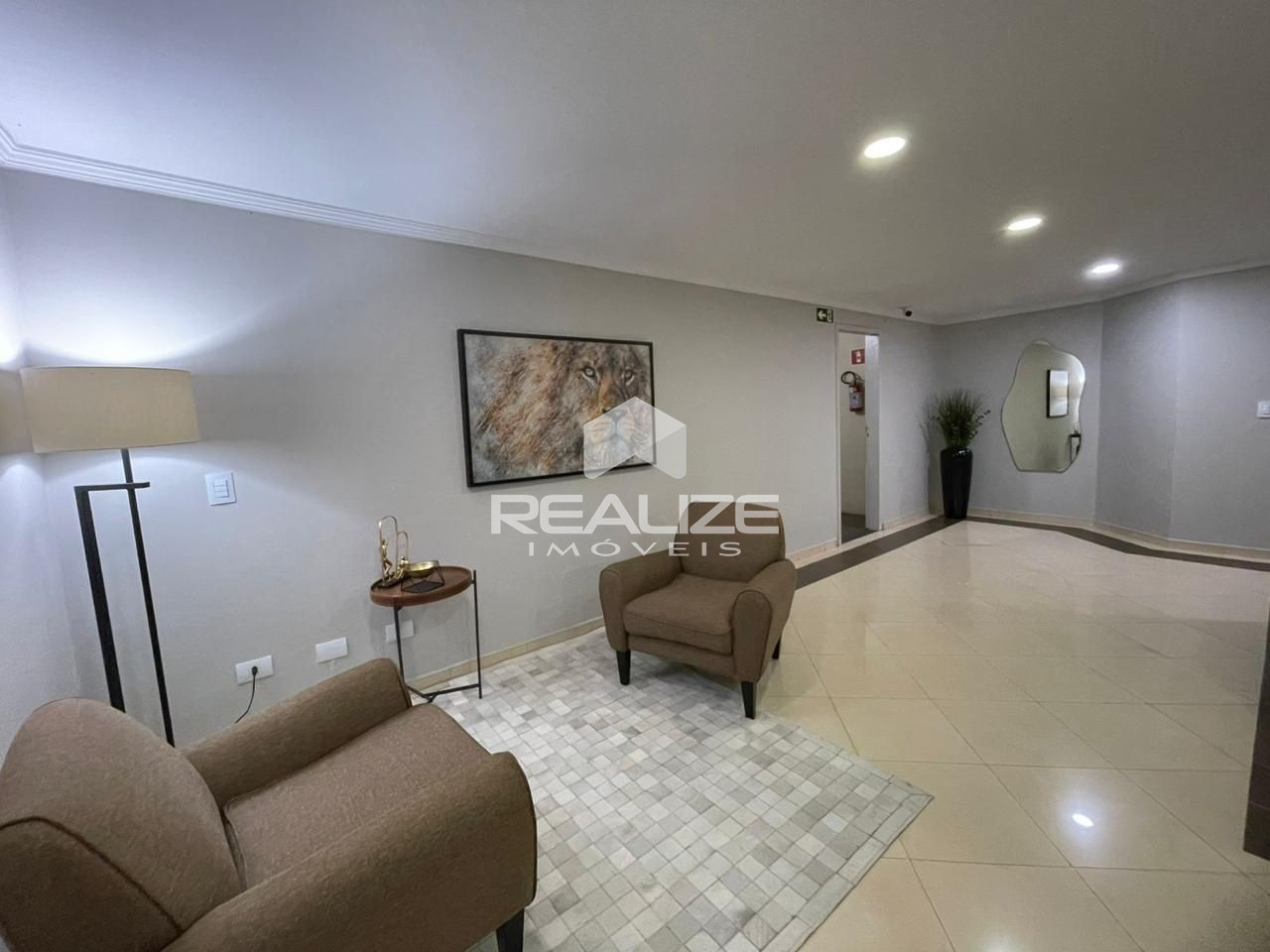 Apartamento à venda no Edifício Lyon com 2 Suítes.