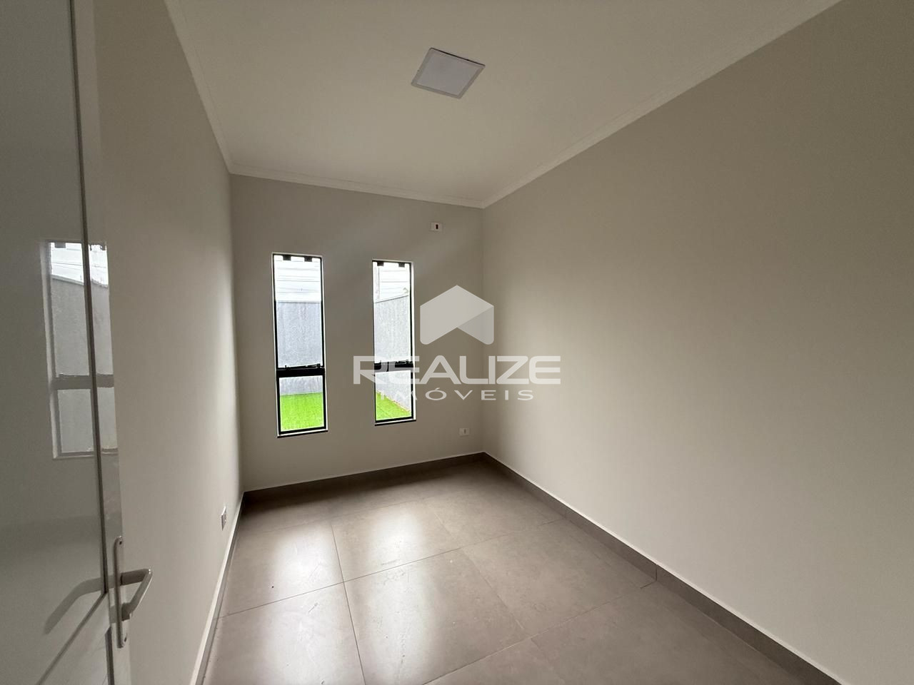 Casa à venda no Jardim Alvorada com 2 quartos. 