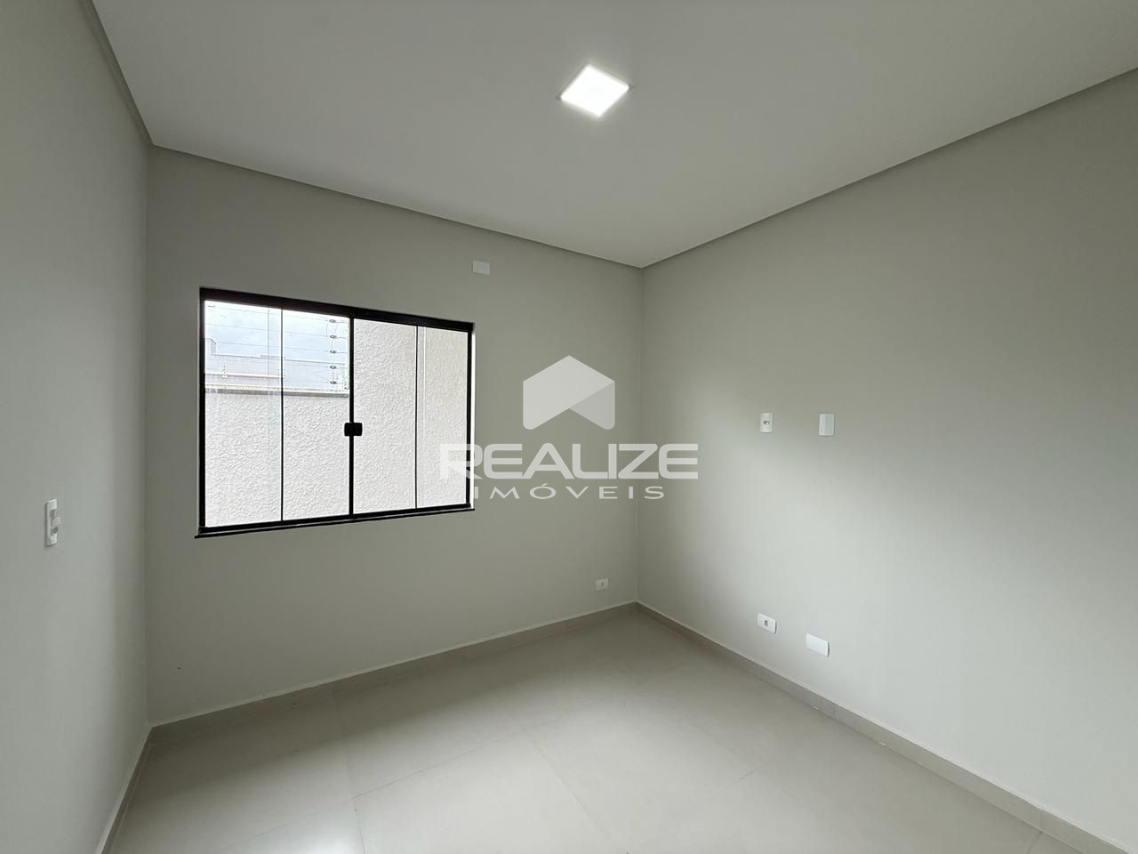 Casa à venda no Jardim das Oliveiras com 2 quartos.