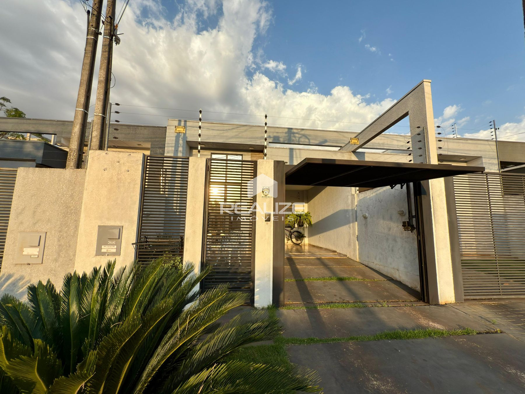 Casa à venda no Jardim Ipê com 3 quarto e amplo terreno.