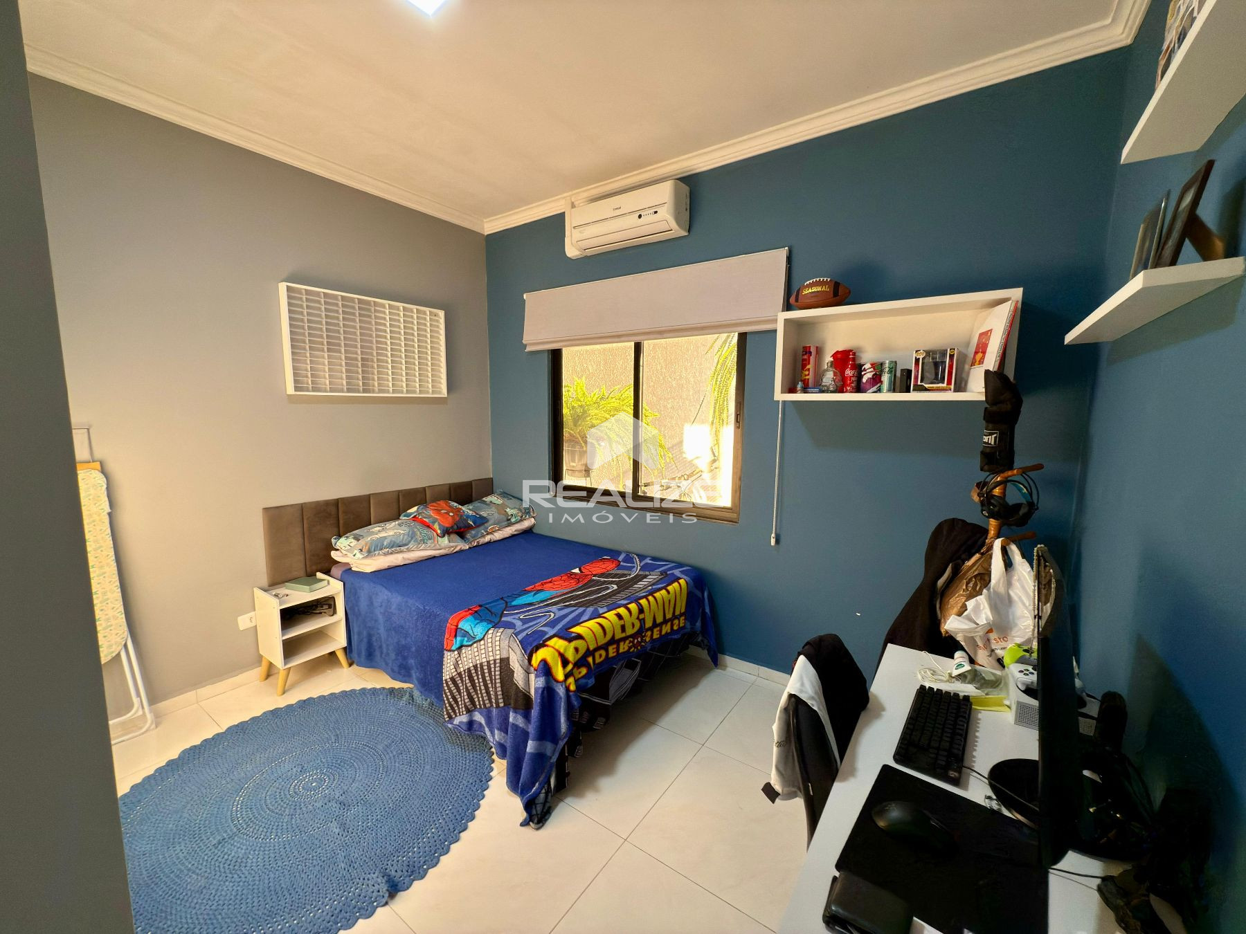 Casa à venda no Jardim Ipê com 3 quarto e amplo terreno.