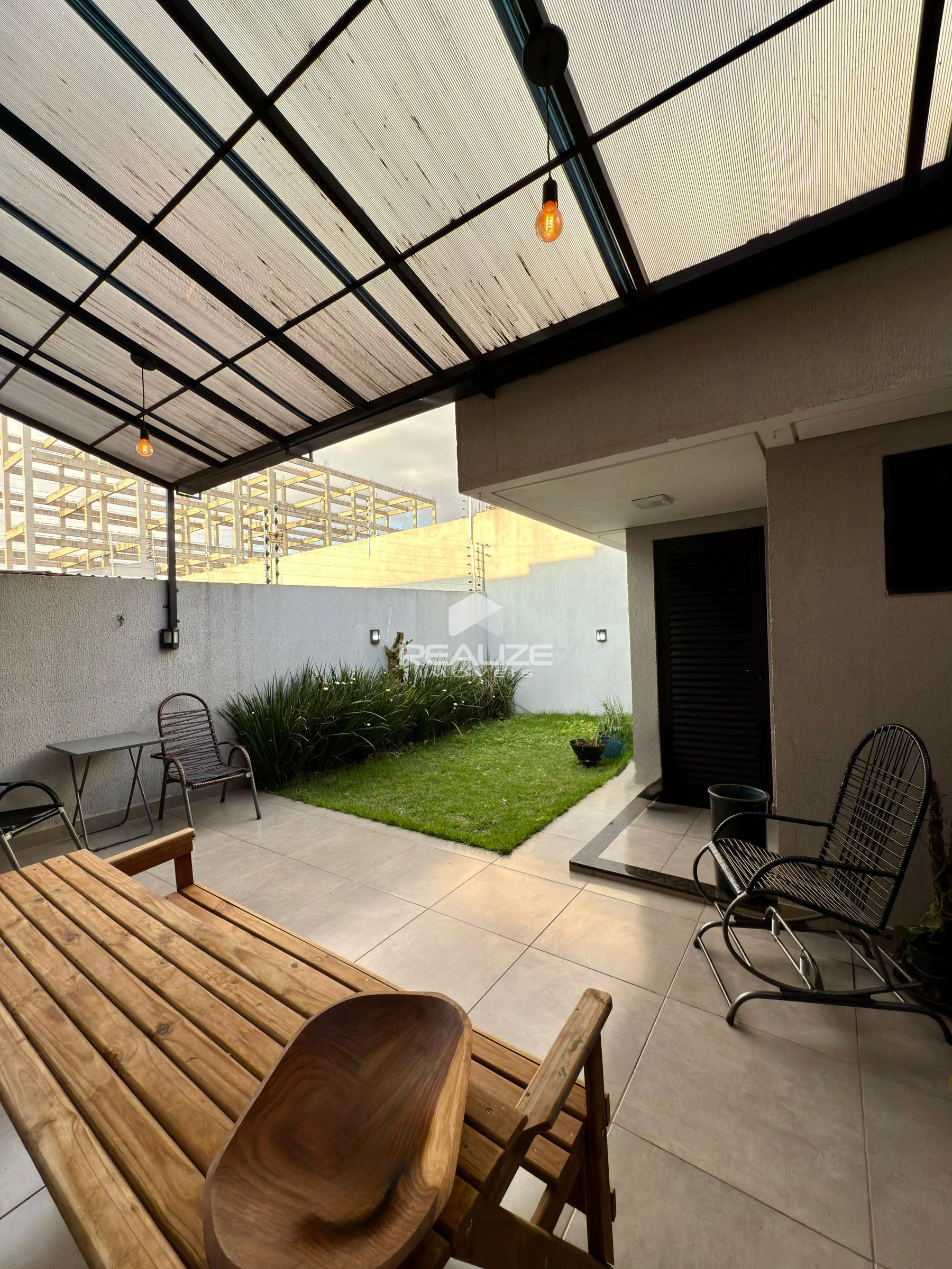 Casa à venda no Jardim Ipê com 3 quarto e amplo terreno.