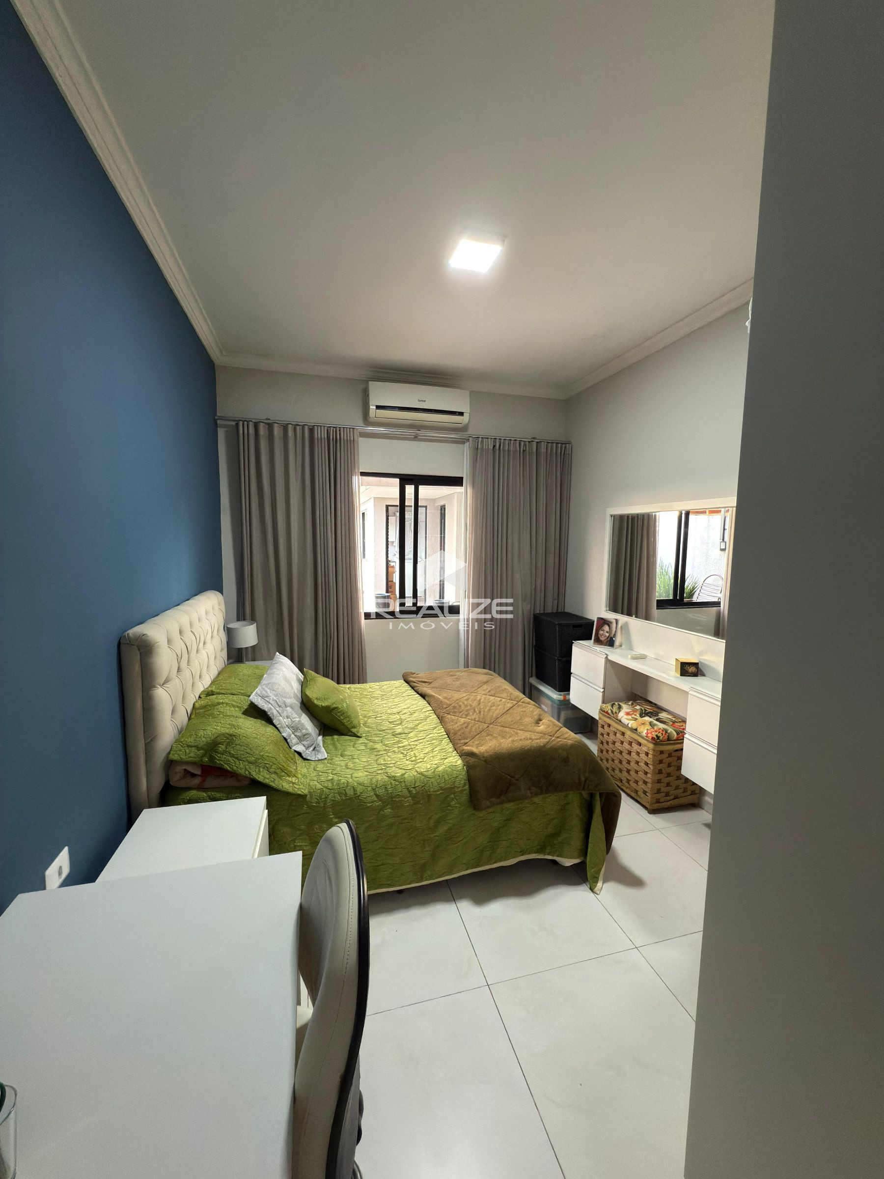 Casa à venda no Jardim Ipê com 3 quarto e amplo terreno.