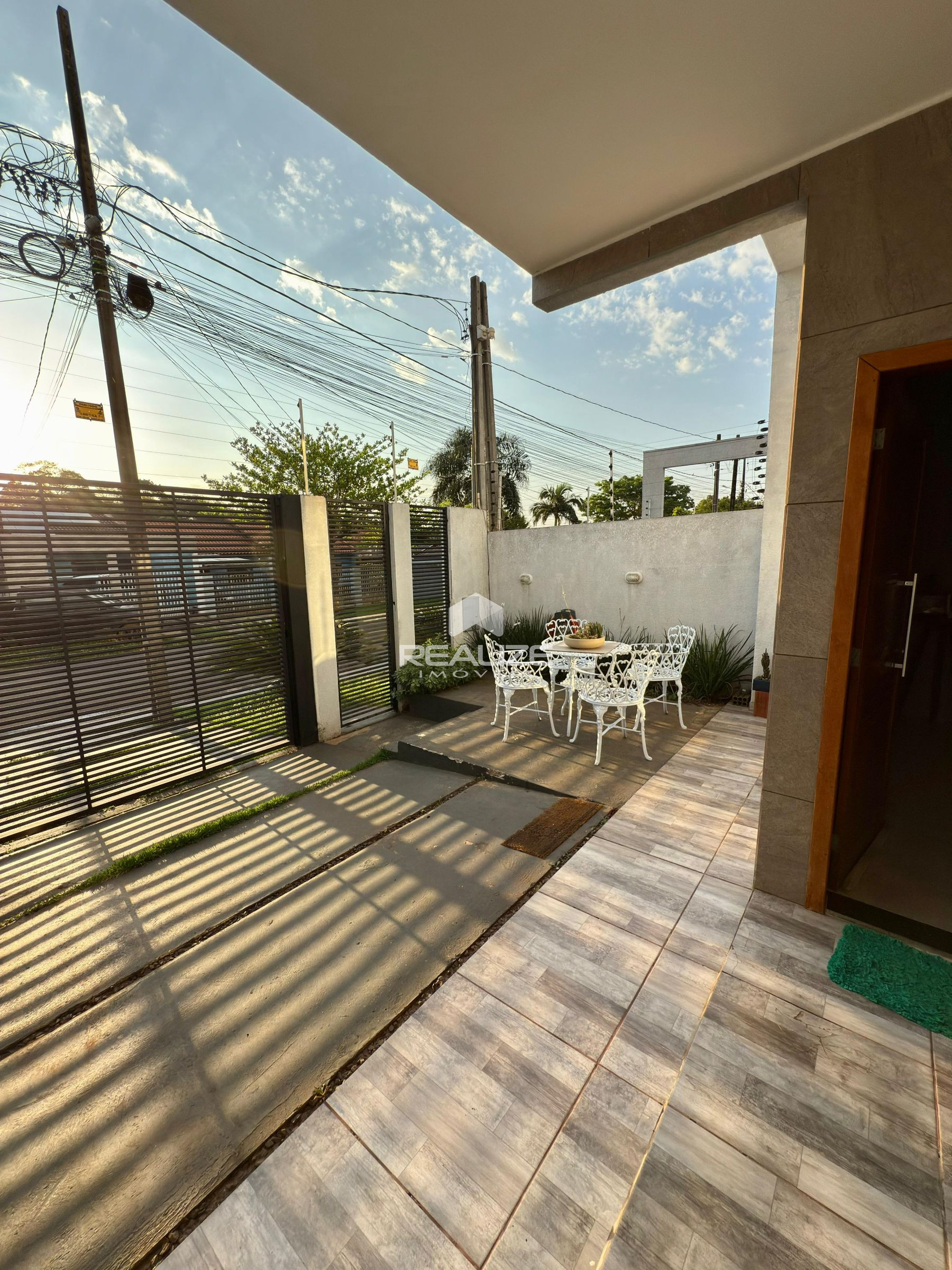 Casa à venda no Jardim Ipê com 3 quarto e amplo terreno.