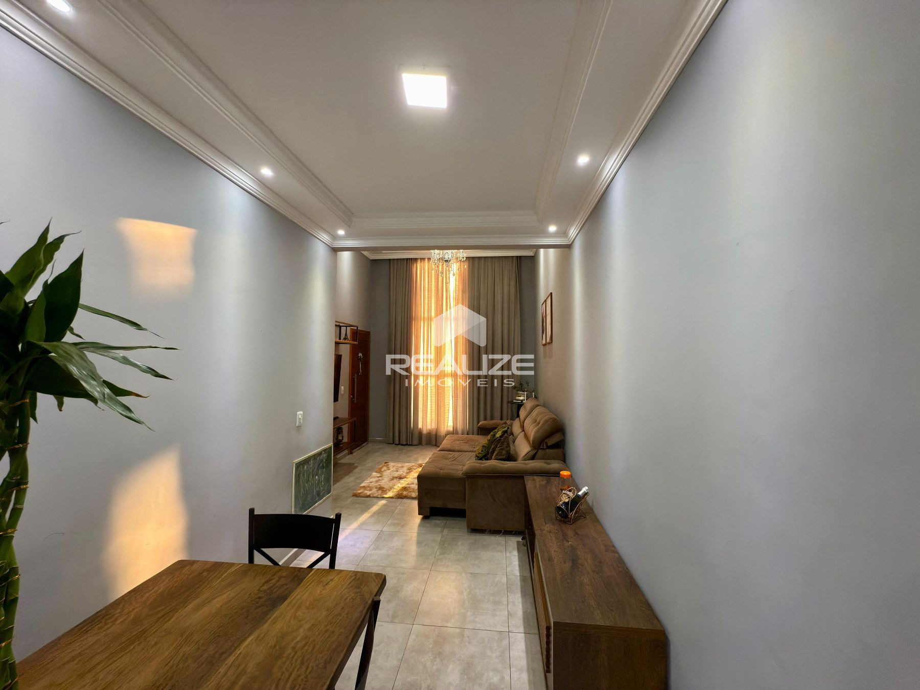 Casa à venda no Jardim Ipê com 3 quarto e amplo terreno.