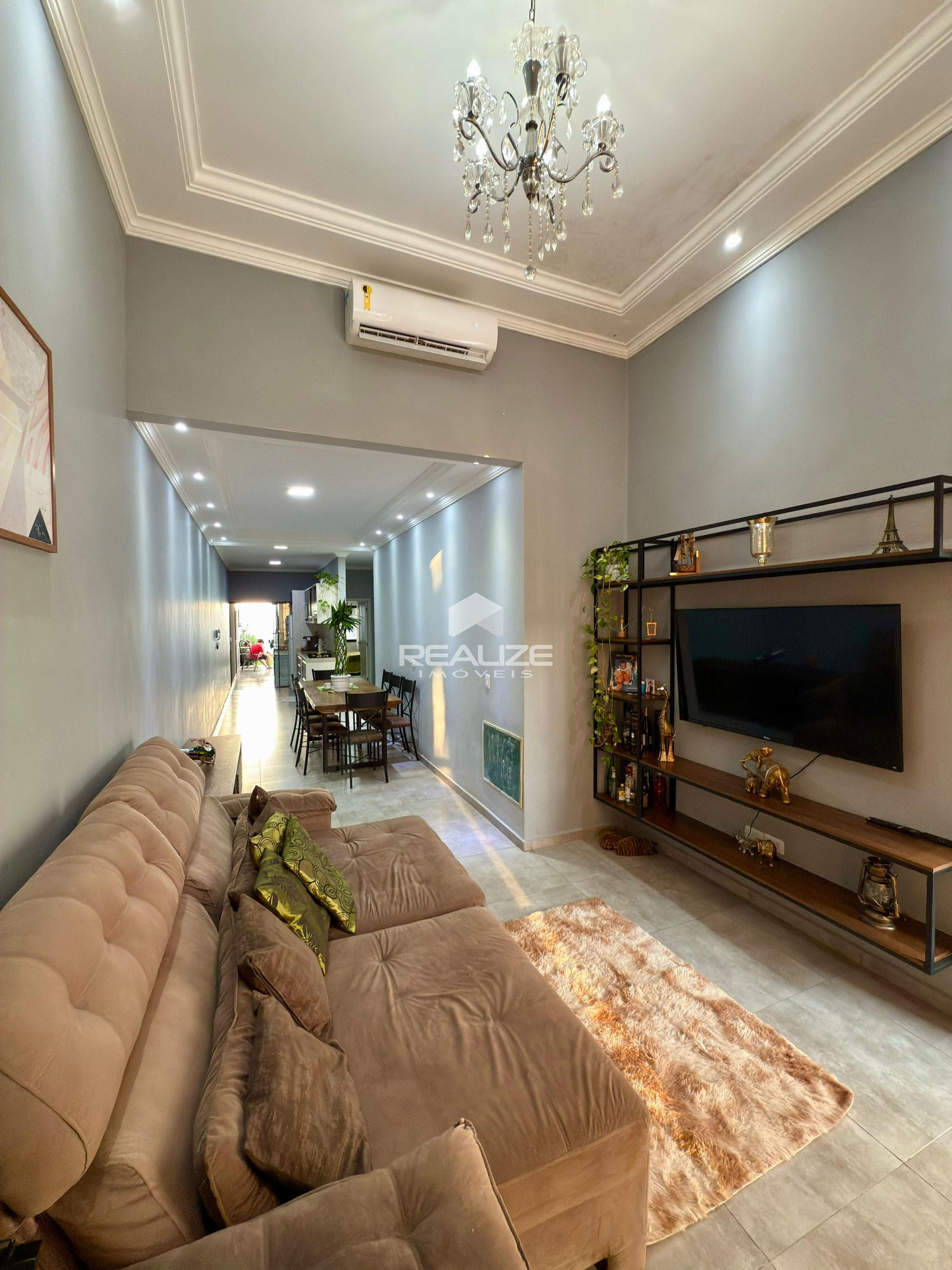 Casa à venda no Jardim Ipê com 3 quarto e amplo terreno.