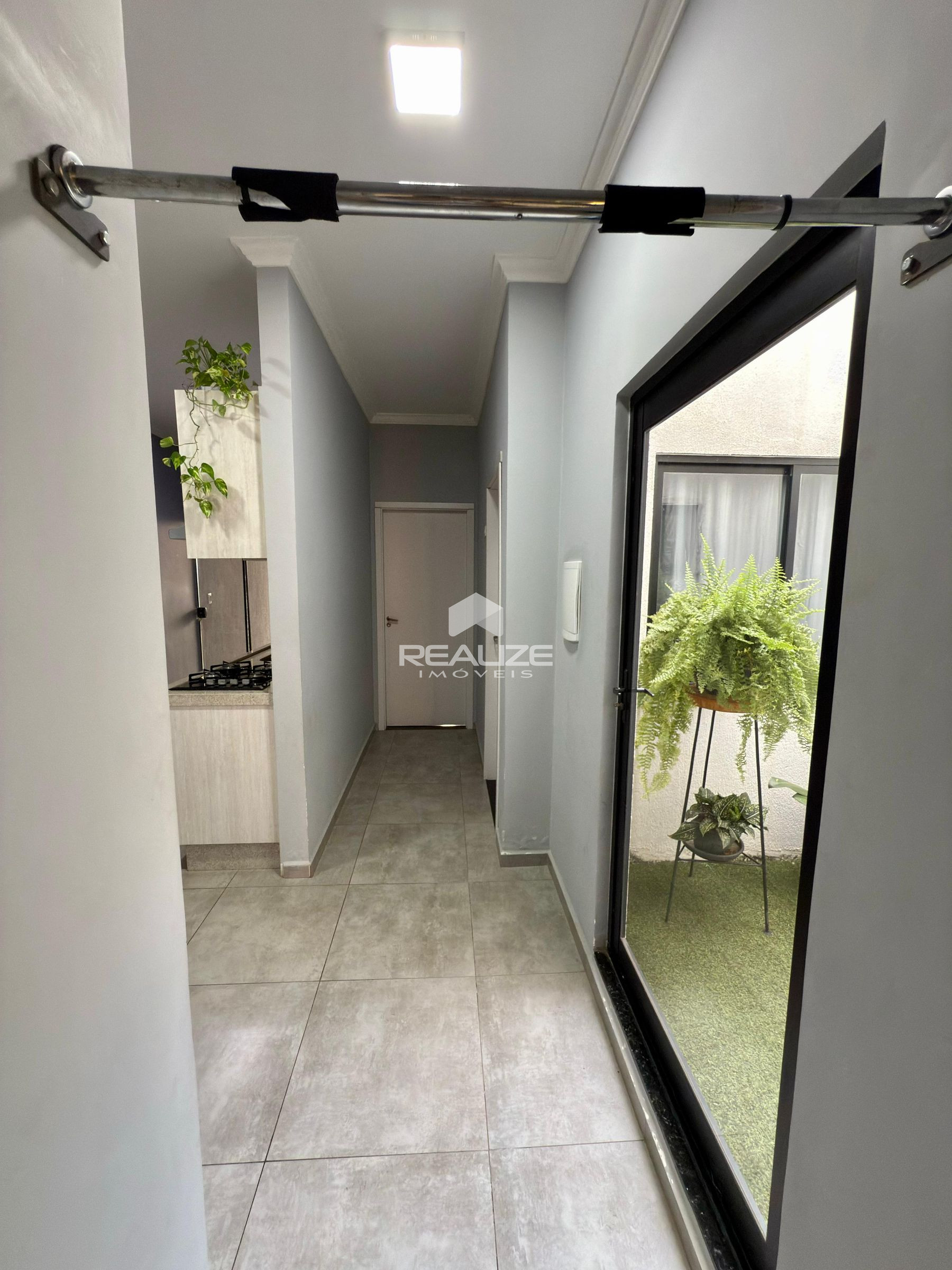 Casa à venda no Jardim Ipê com 3 quarto e amplo terreno.