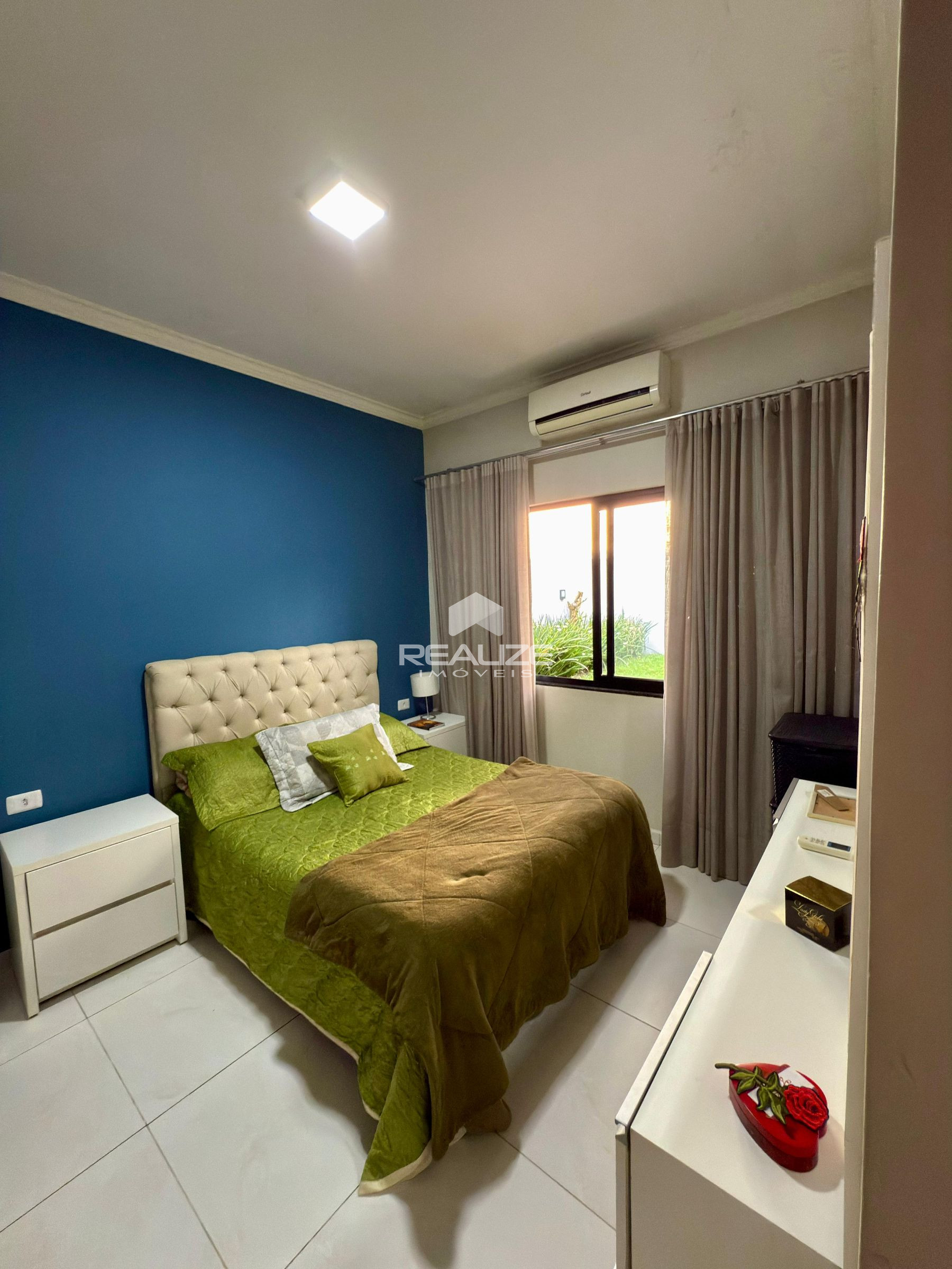 Casa à venda no Jardim Ipê com 3 quarto e amplo terreno.