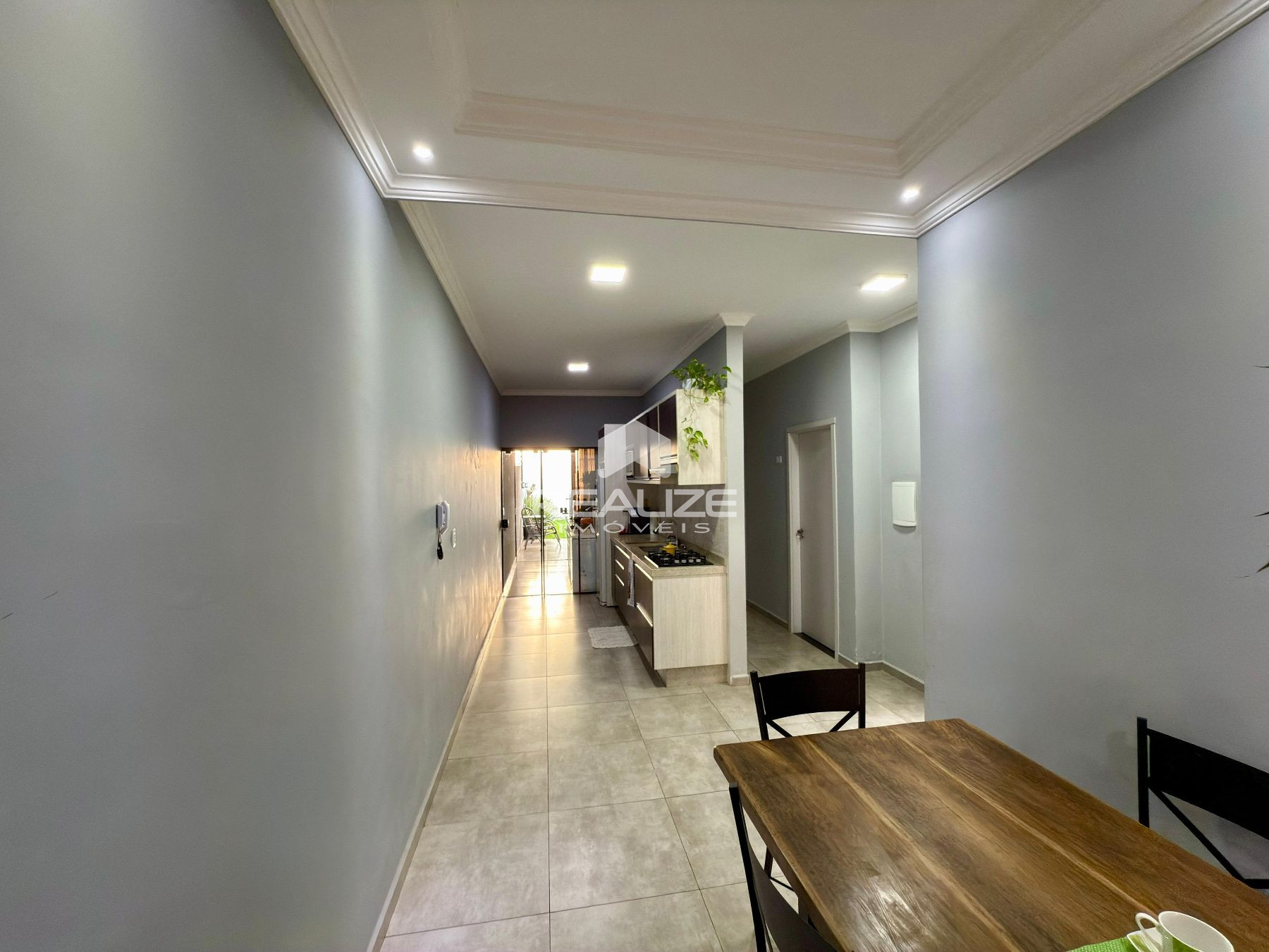 Casa à venda no Jardim Ipê com 3 quarto e amplo terreno.