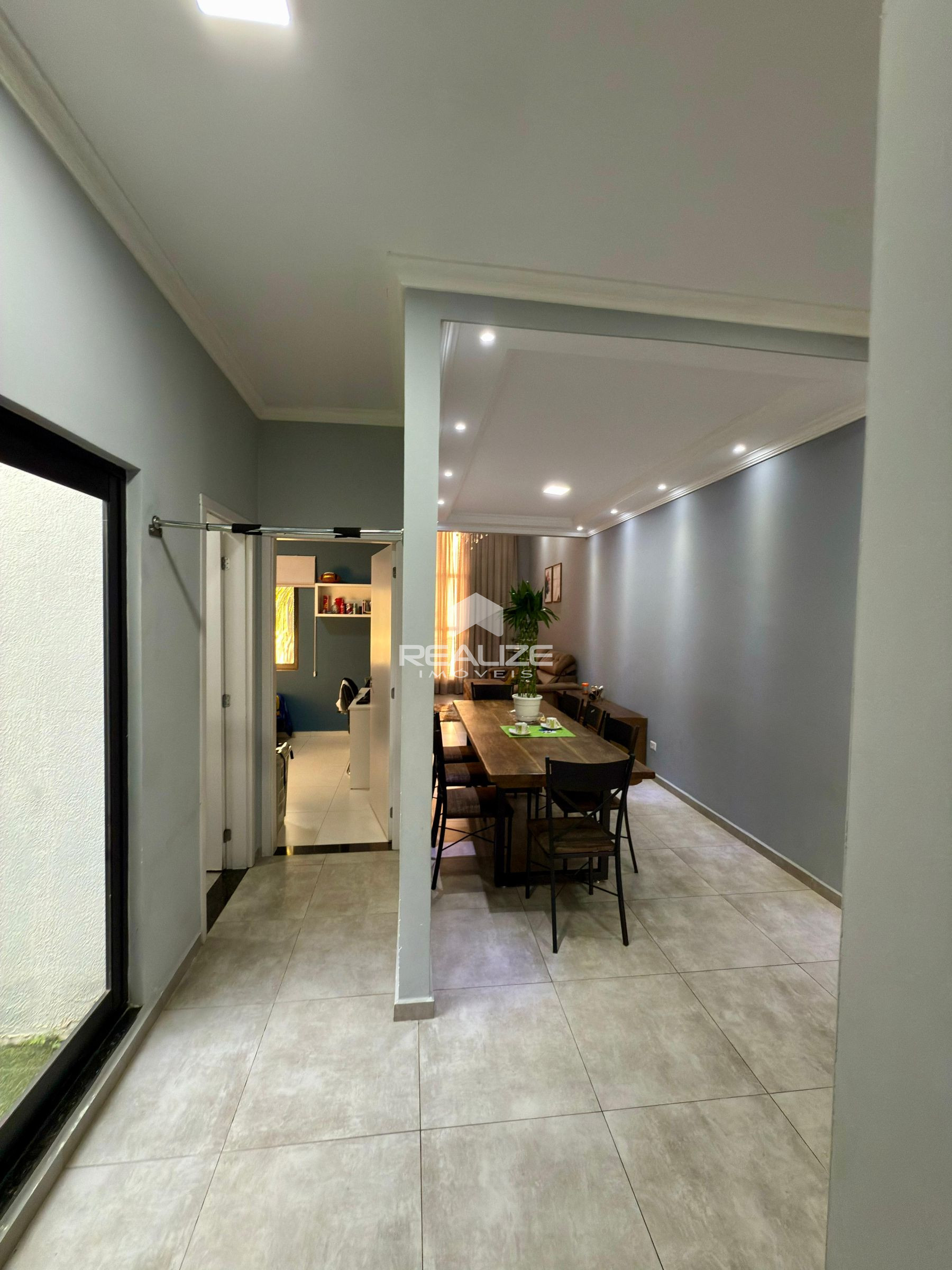 Casa à venda no Jardim Ipê com 3 quarto e amplo terreno.