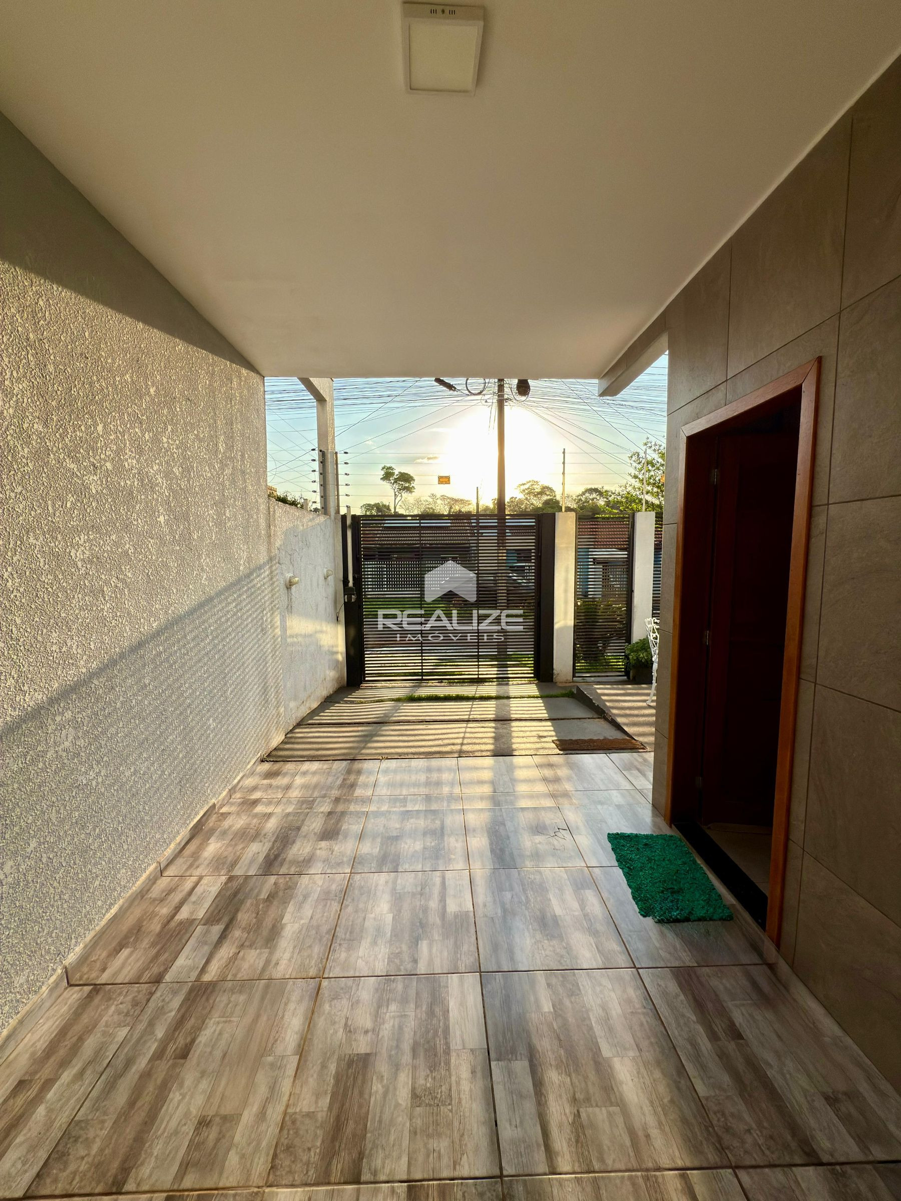 Casa à venda no Jardim Ipê com 3 quarto e amplo terreno.