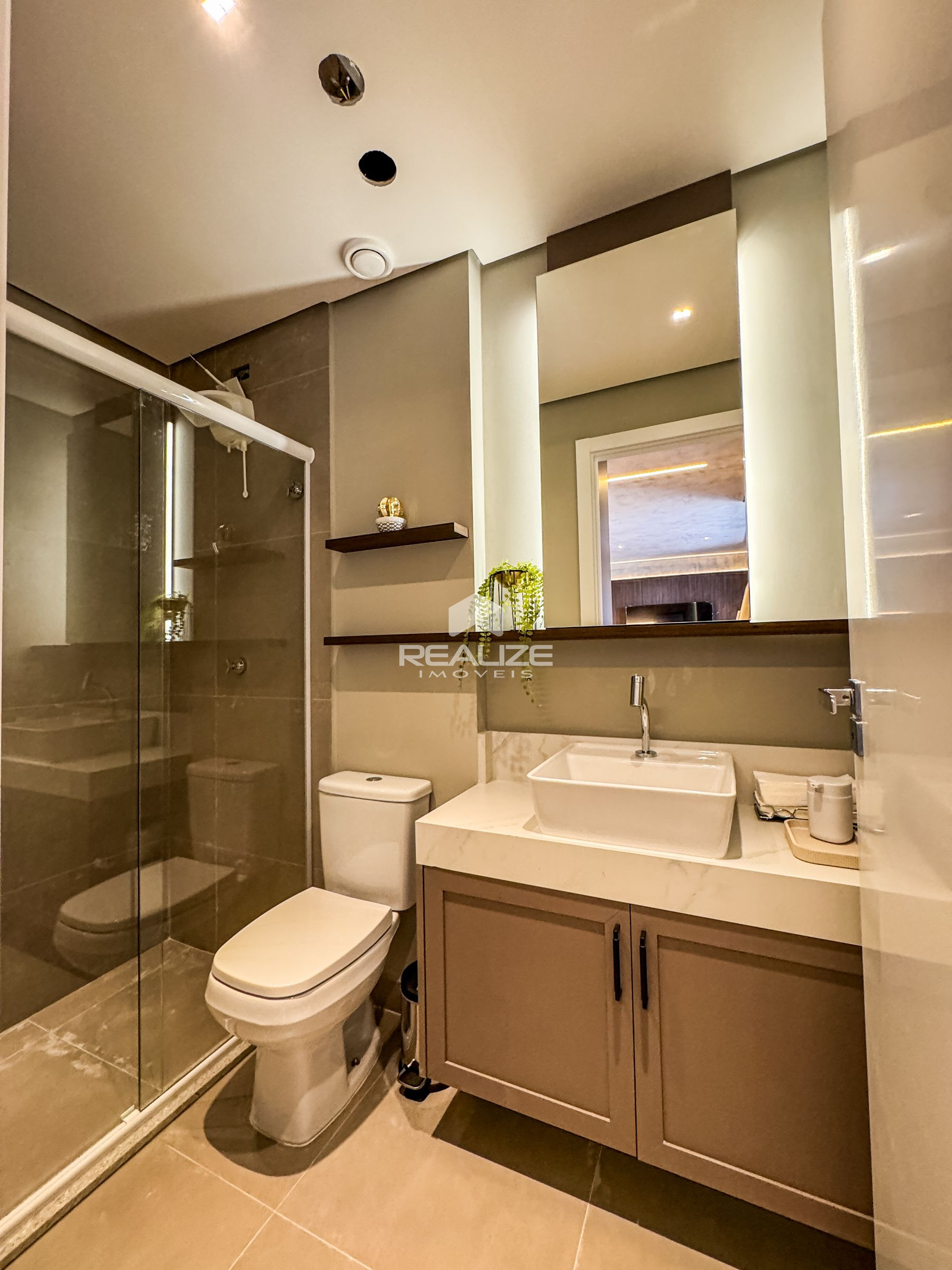 Apartamento à venda no Edifício Sunset com 2 Quartos (1 Suíte).