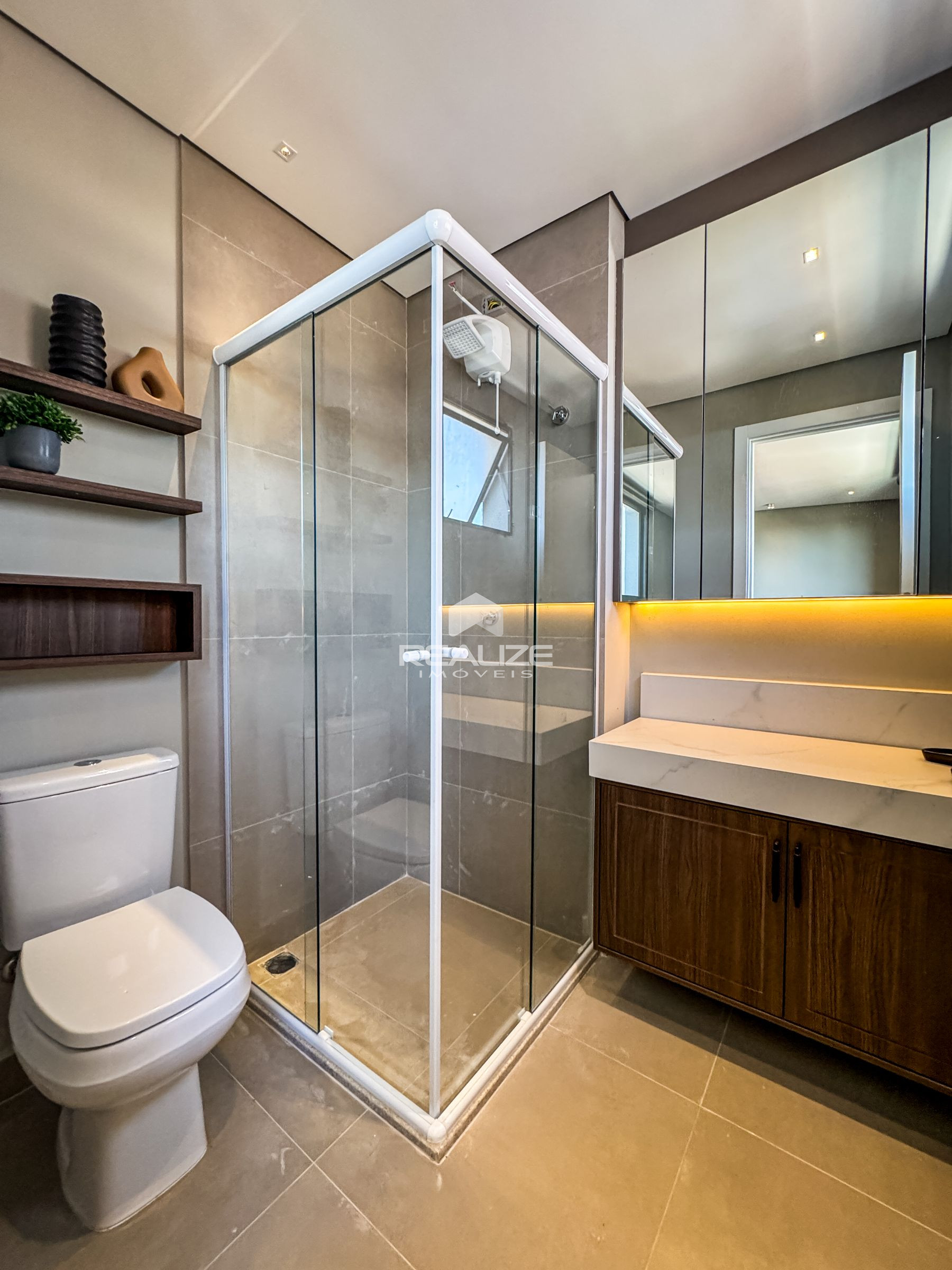 Apartamento à venda no Edifício Sunset com 2 Quartos (1 Suíte).