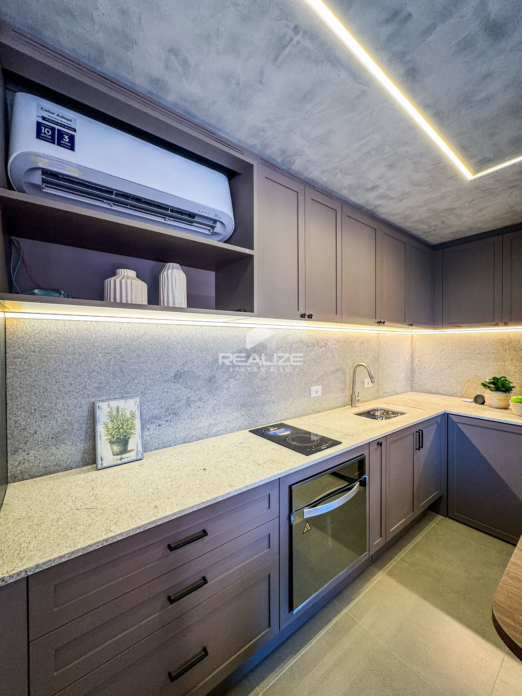 Apartamento à venda no Edifício Sunset com 2 Quartos (1 Suíte).