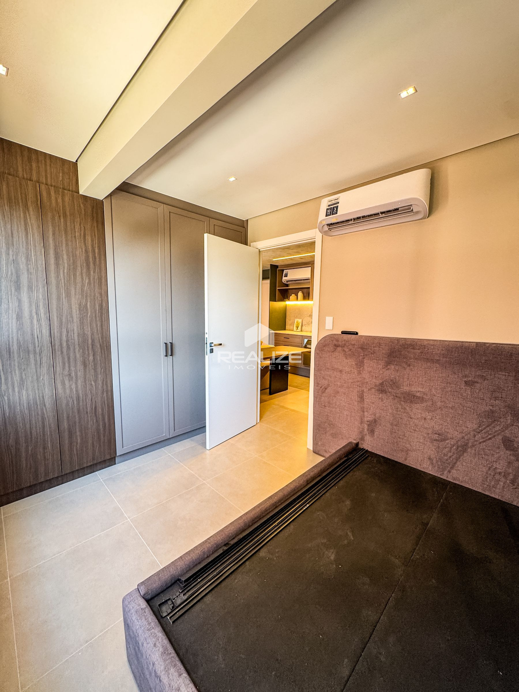 Apartamento à venda no Edifício Sunset com 2 Quartos (1 Suíte).