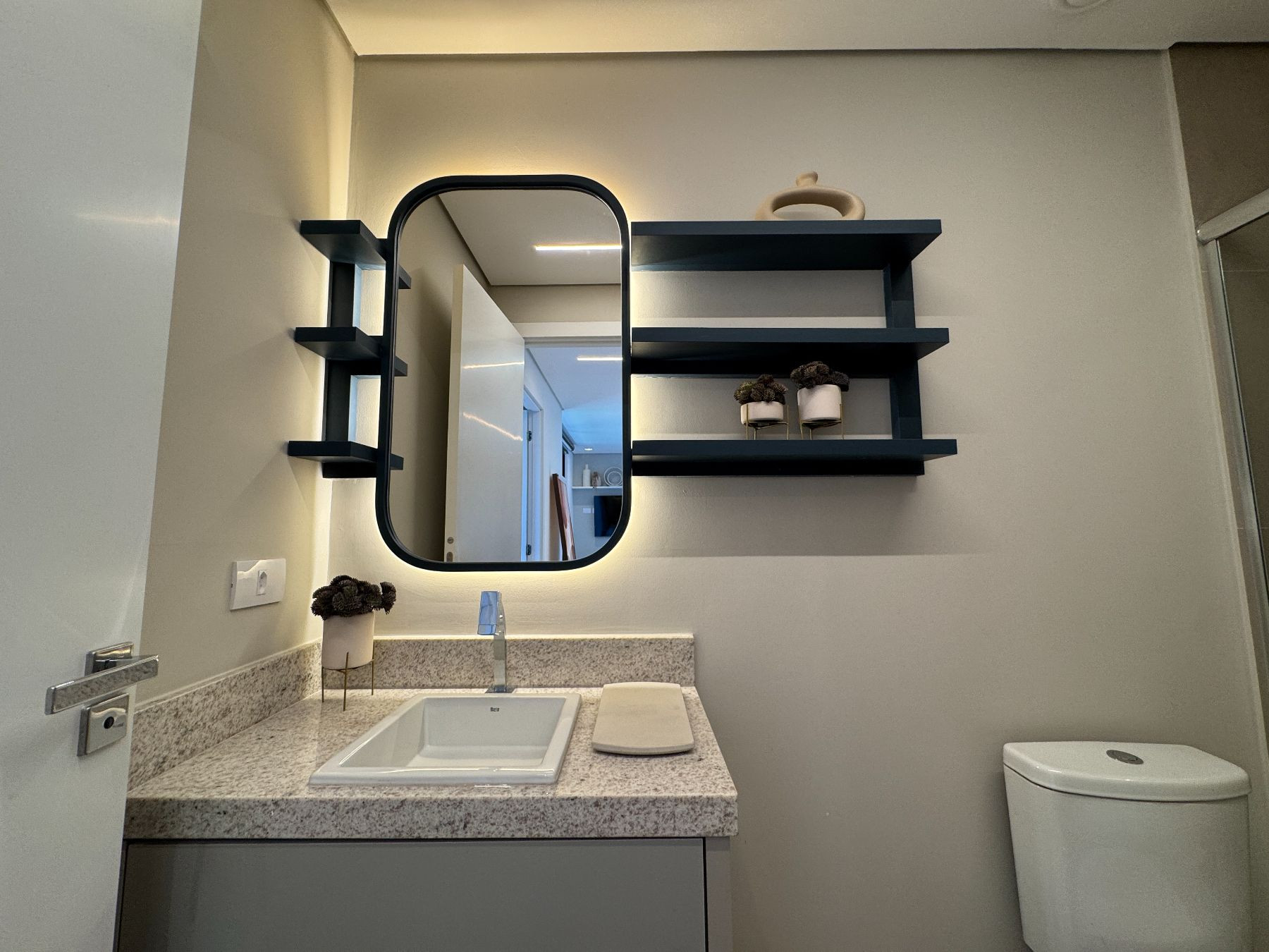 Apartamento à venda no Edifício Sunset com 2 Quartos (1 Suíte). 