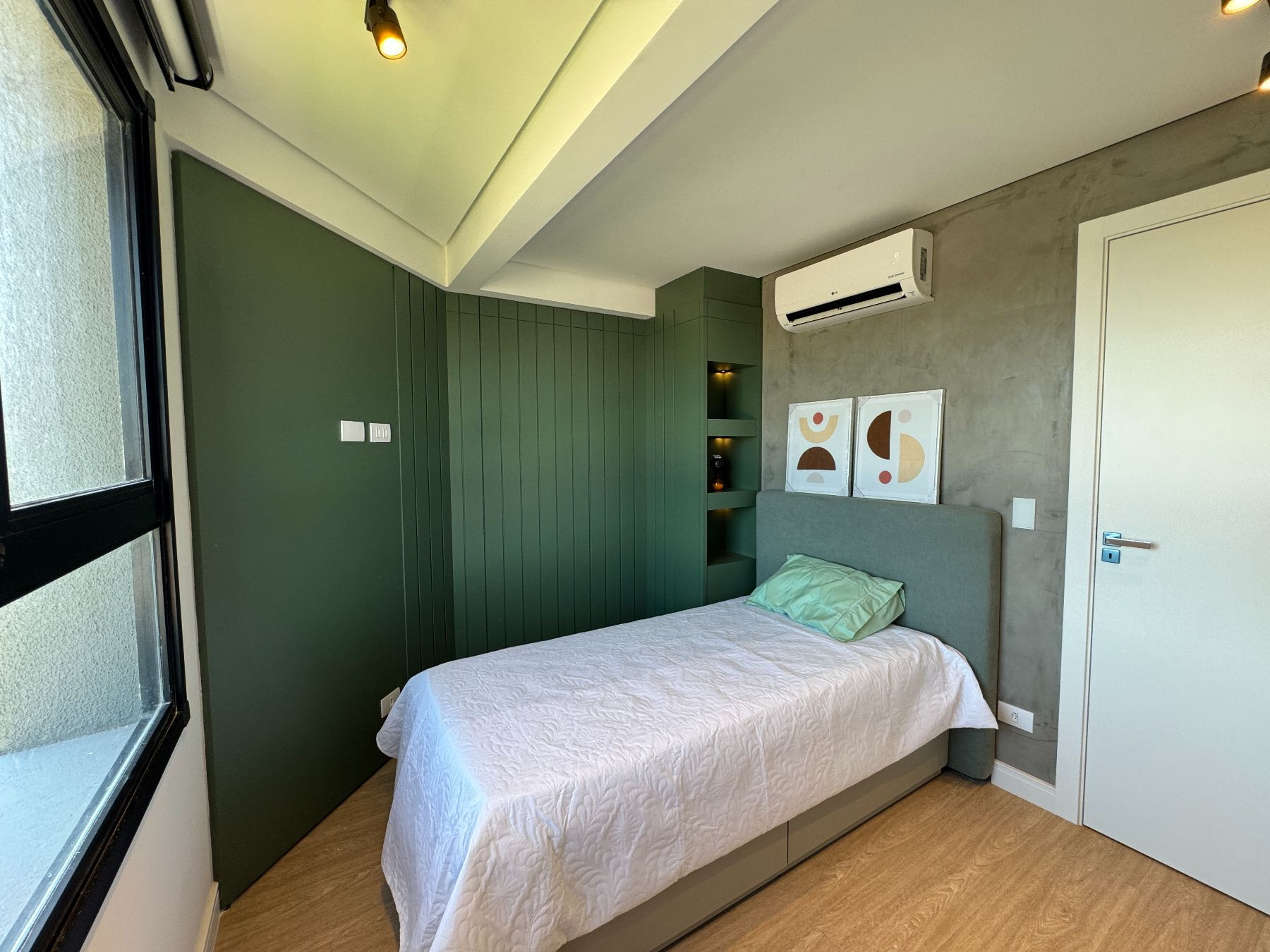 Apartamento à venda no Edifício Sunset com 2 Quartos (1 Suíte). 