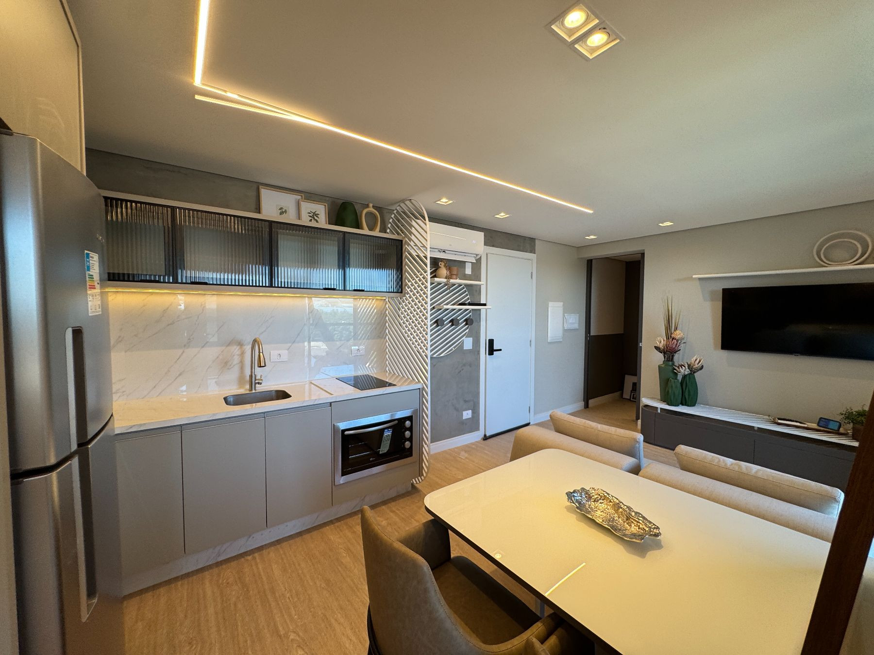 Apartamento à venda no Edifício Sunset com 2 Quartos (1 Suíte). 