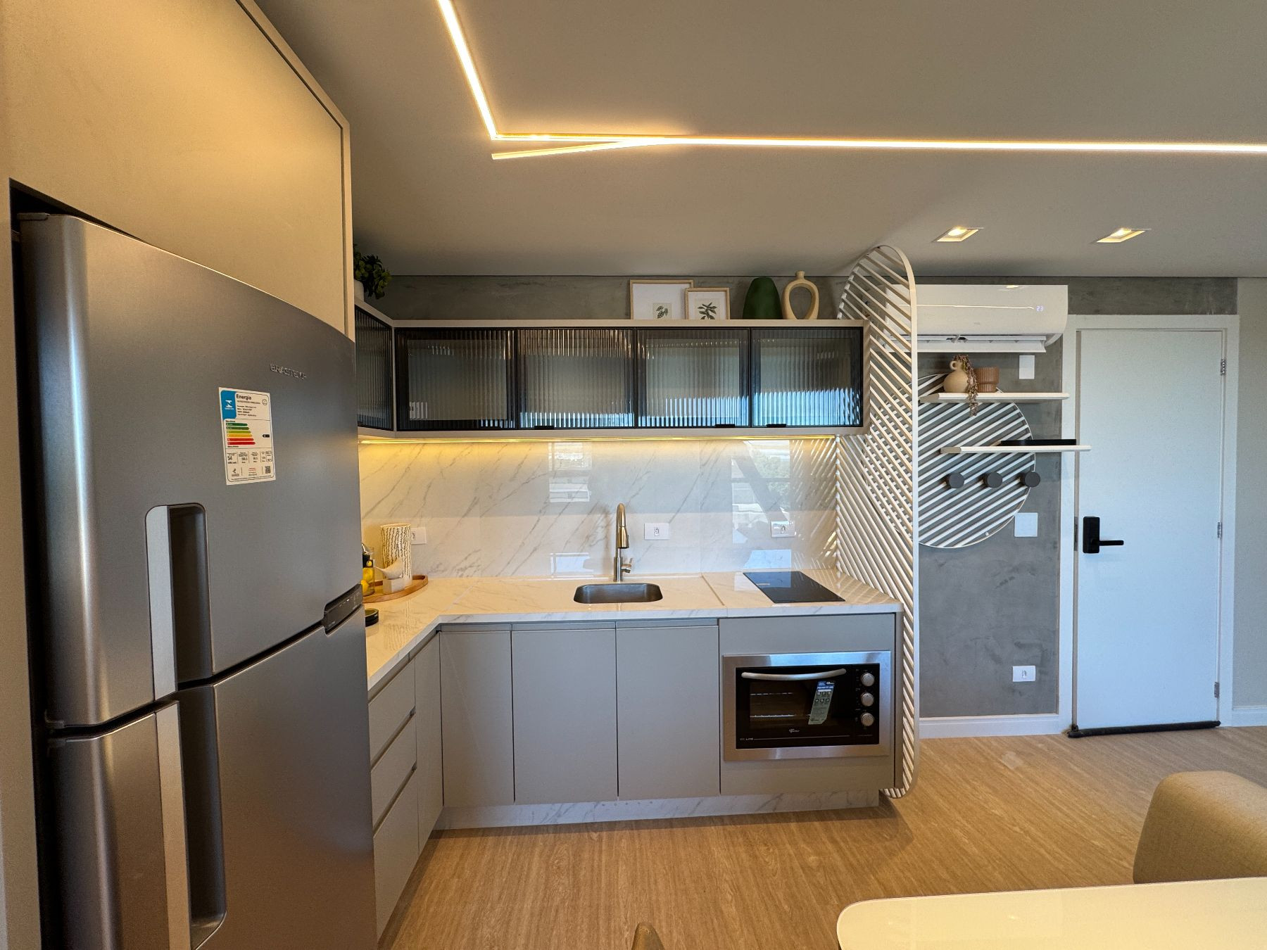 Apartamento à venda no Edifício Sunset com 2 Quartos (1 Suíte). 