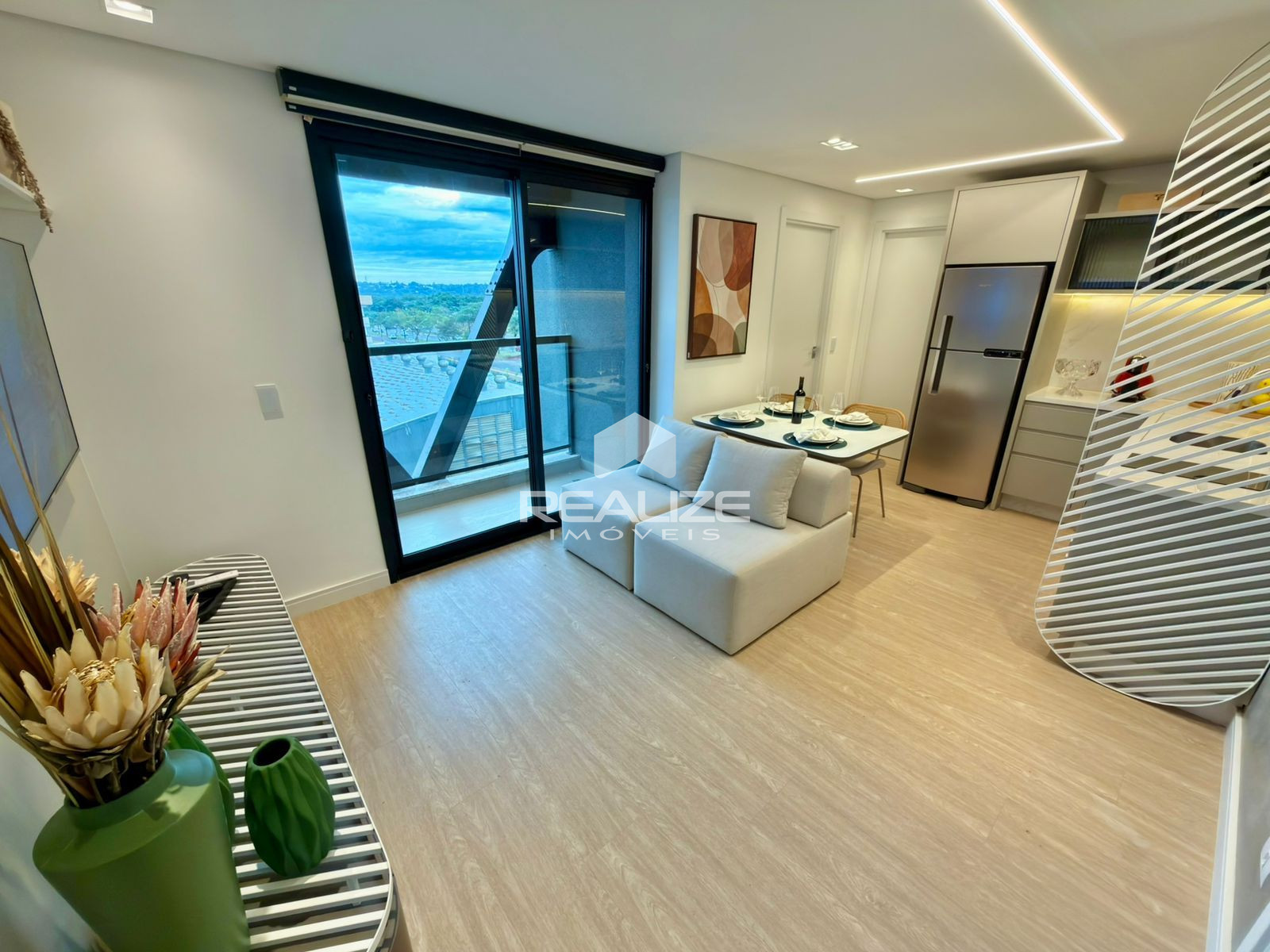 Apartamento à venda no Edifício Sunset com 2 Quartos (1 Suíte). 