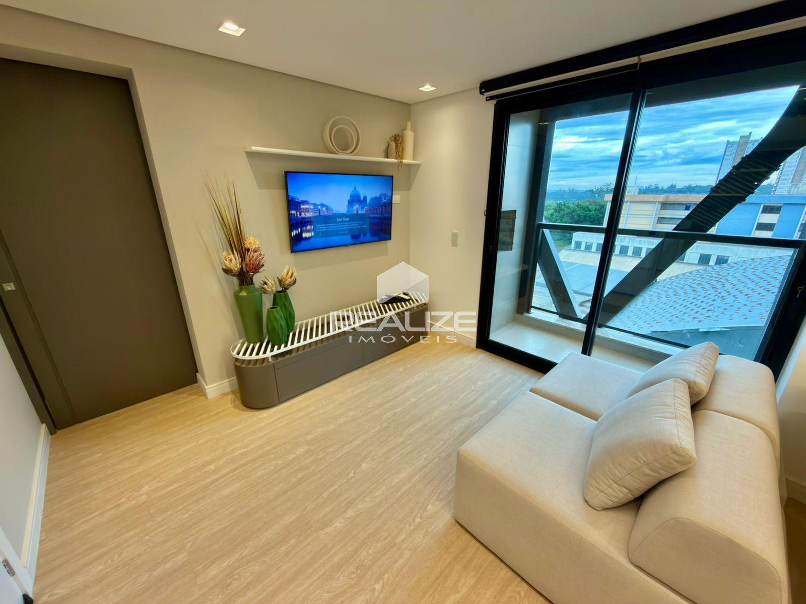 Apartamento à venda no Edifício Sunset com 2 Quartos (1 Suíte). 