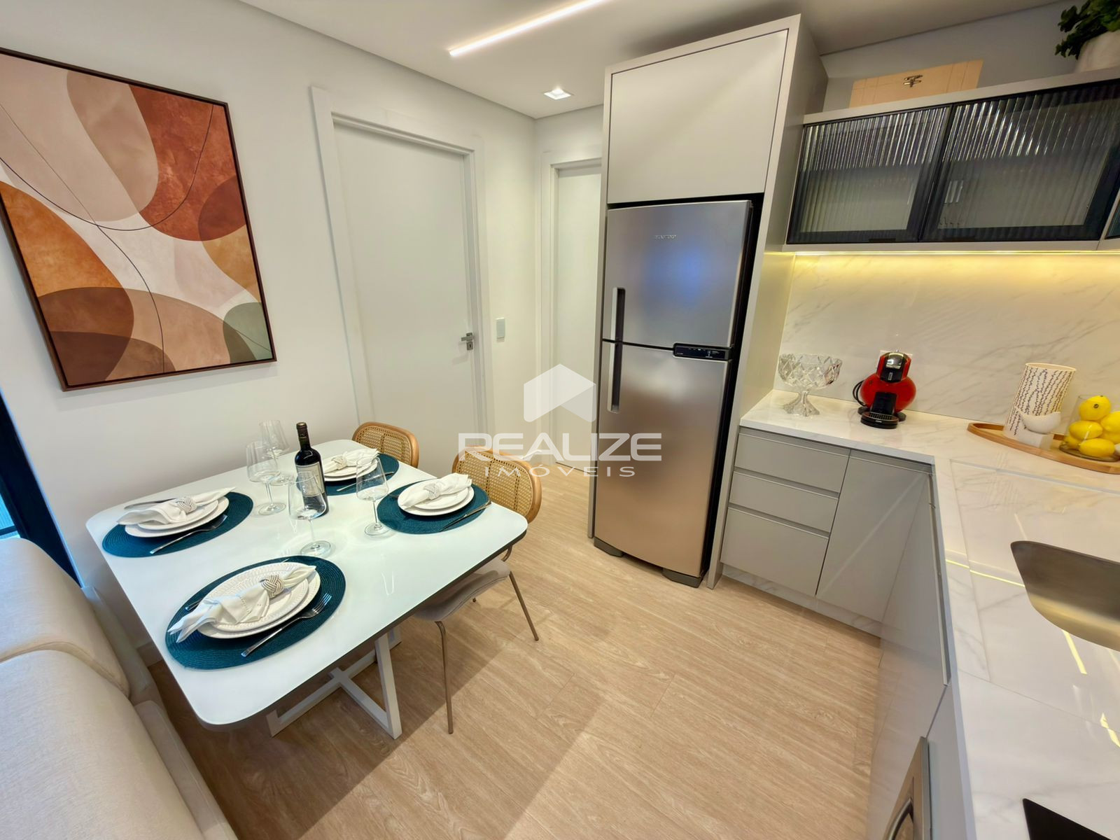 Apartamento à venda no Edifício Sunset com 2 Quartos (1 Suíte). 