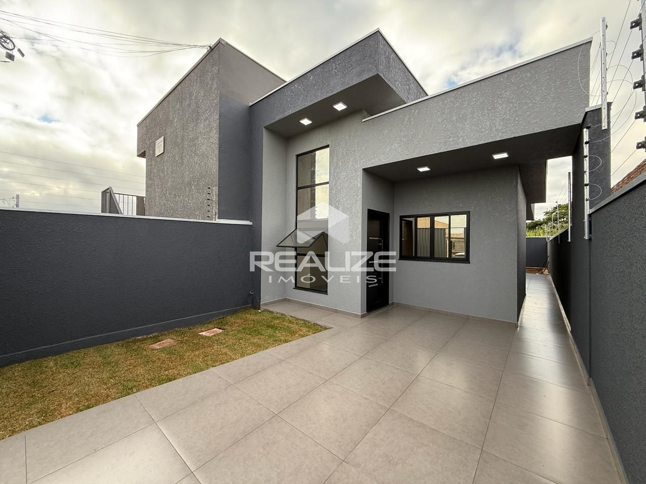 Casa à venda no Jardim Marcely com 2 quartos (1 suíte).