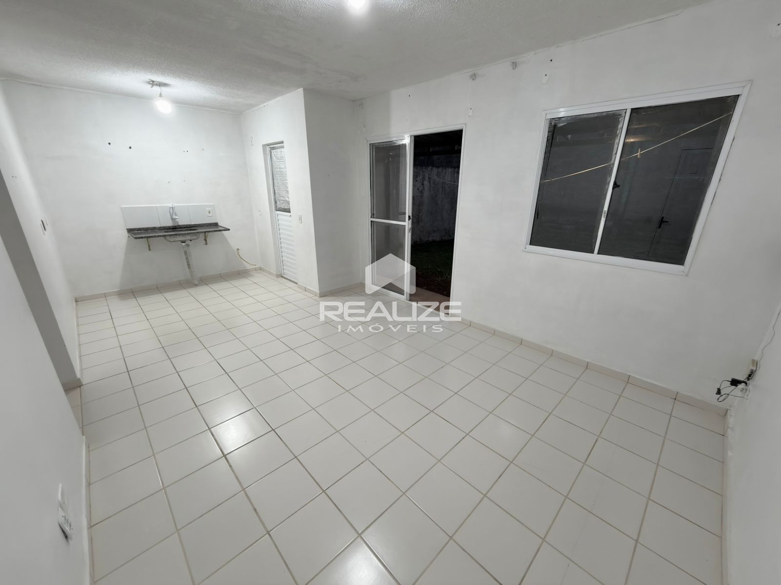 Casa à venda no Condomínio Terra Nova com 2 quartos.