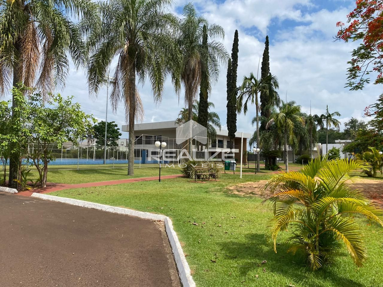 Terreno à venda no Condomínio Solar das Palmeiras