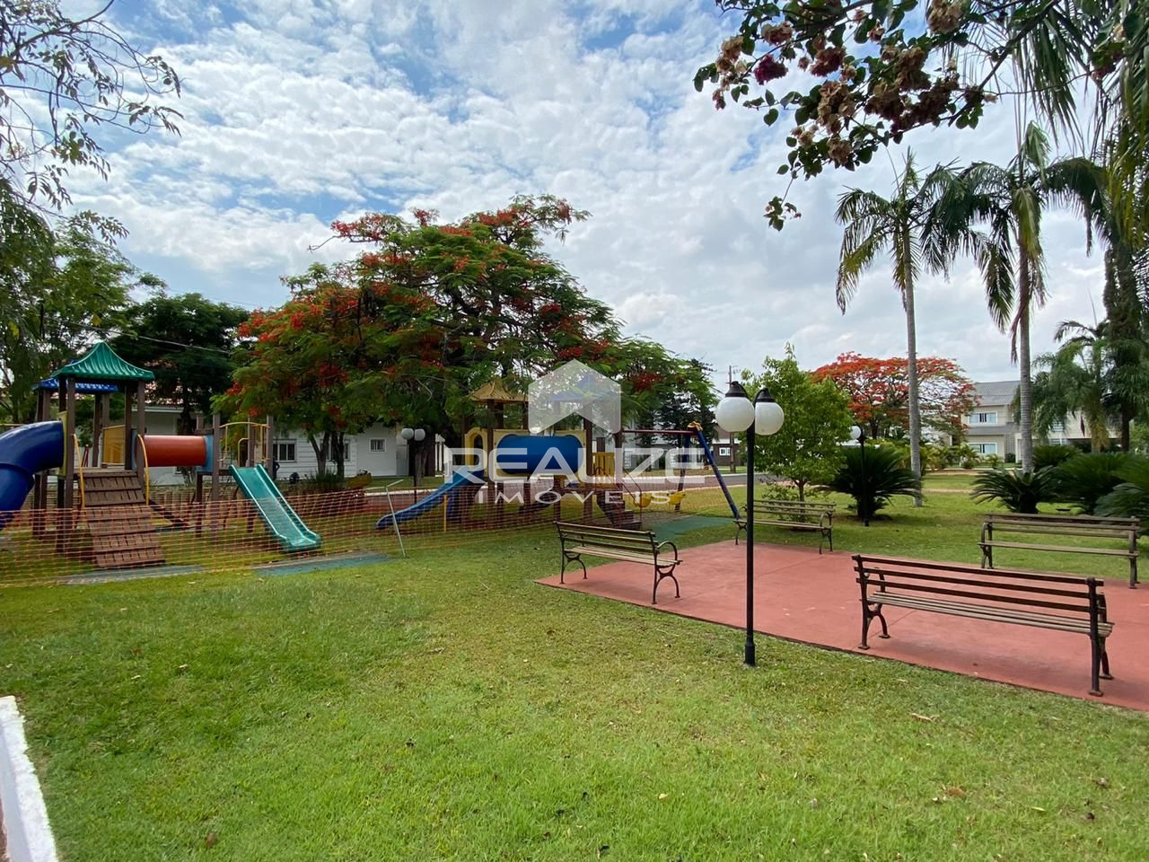 Terreno à venda no Condomínio Solar das Palmeiras