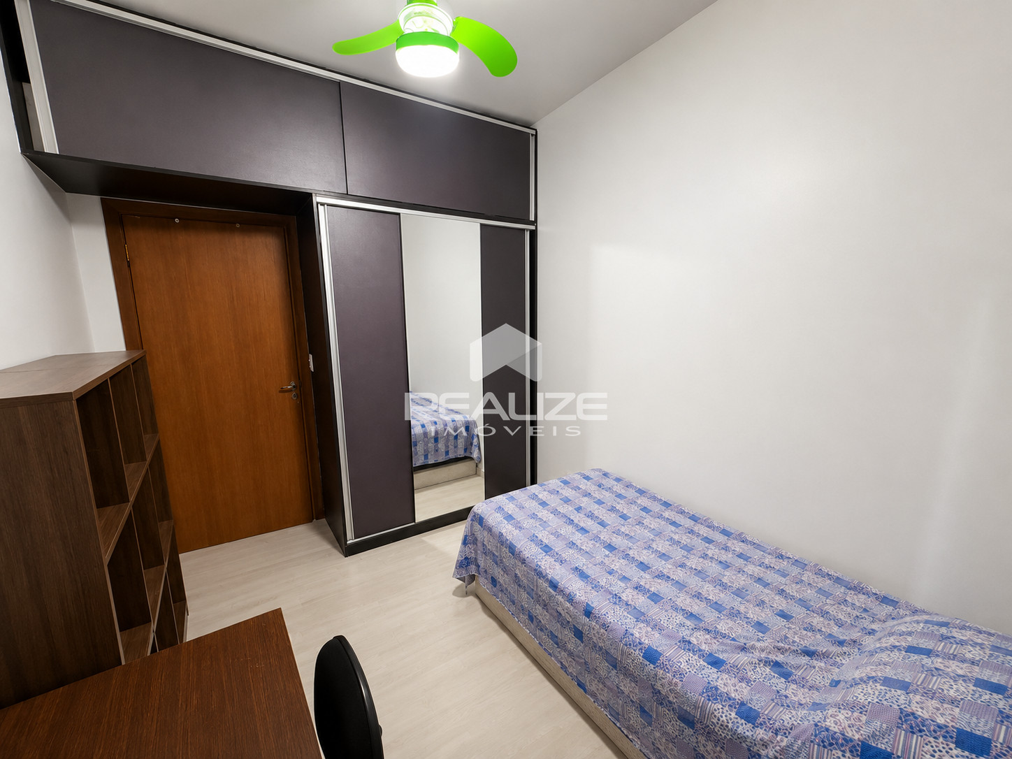 Sobrado à venda no Condomínio Residencial Volato, com 5 quartos, mobiliado.