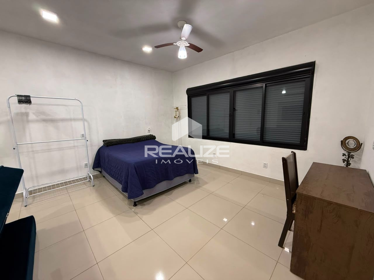 Sobrado à venda no Condomínio Residencial Volato, com 5 quartos, mobiliado.