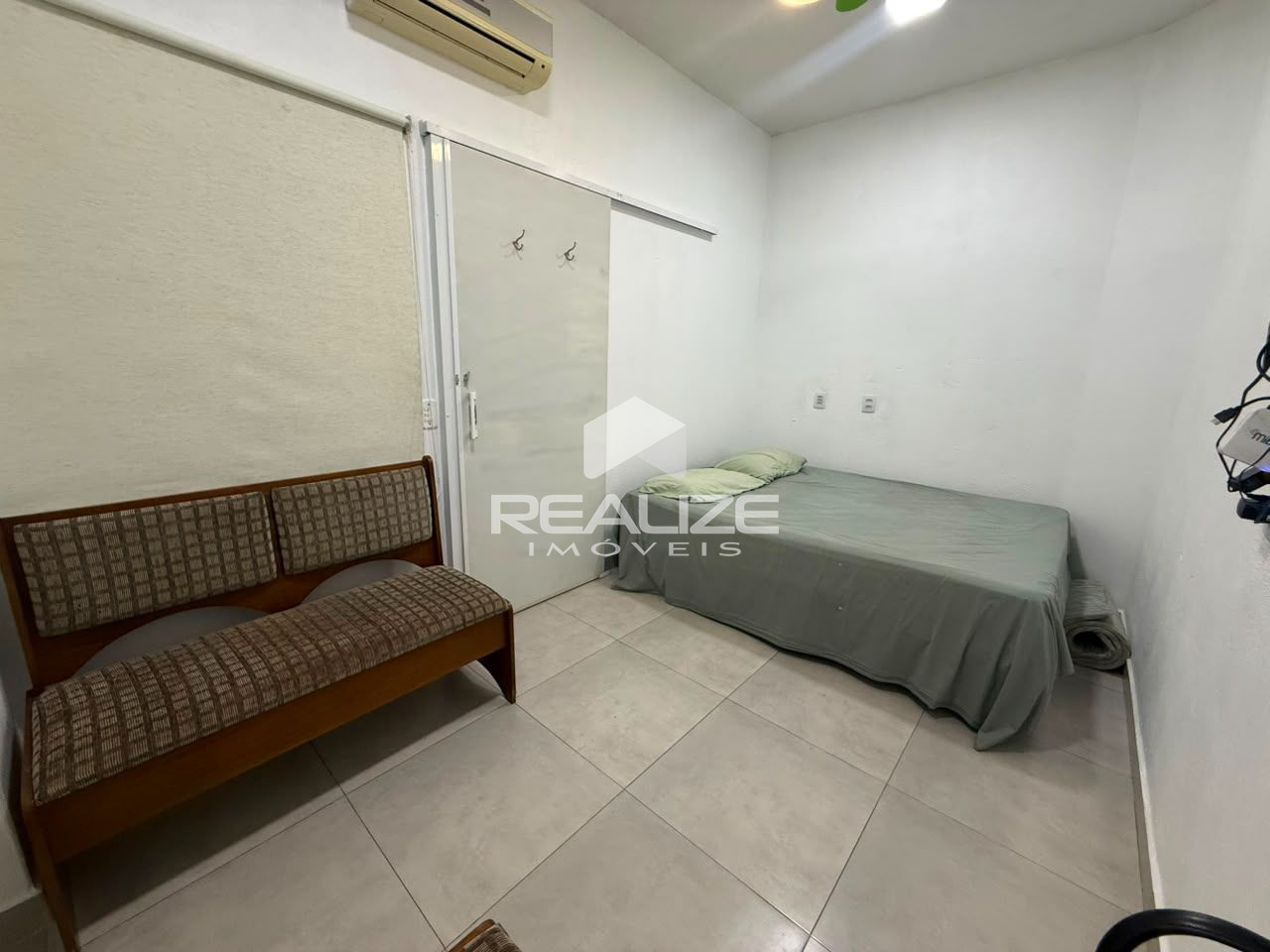 Sobrado à venda no Condomínio Residencial Volato, com 5 quartos, mobiliado.