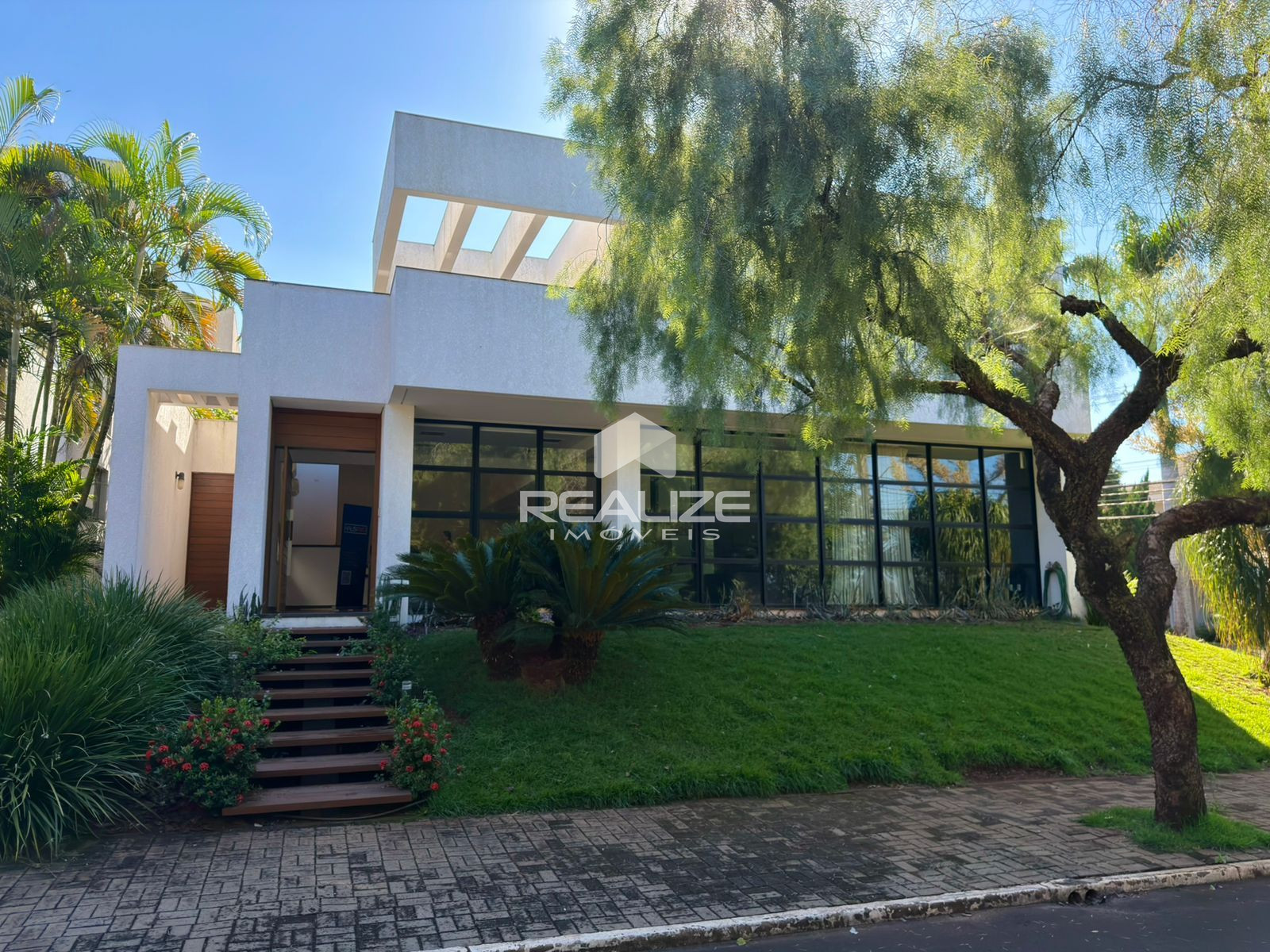 Sobrado à venda no Condomínio Castel Franco com 6 Quartos.