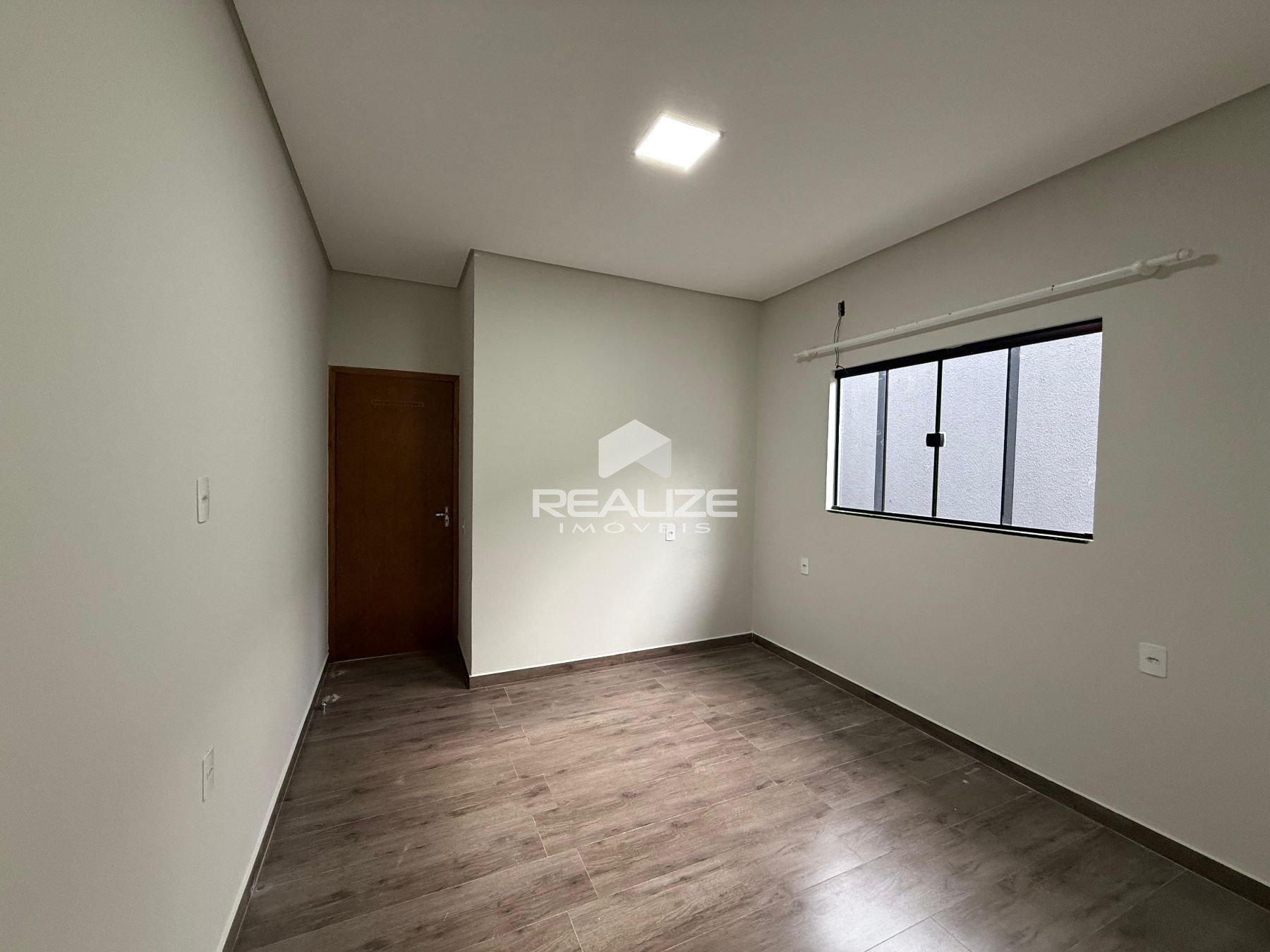 Casa à venda no Portal da Foz com 2 quartos (1 suíte).