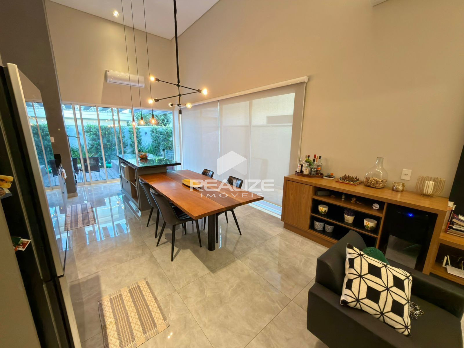 Casa à venda no Condomínio Terras Alpha 2 Foz do Iguaçu com 3 suítes.