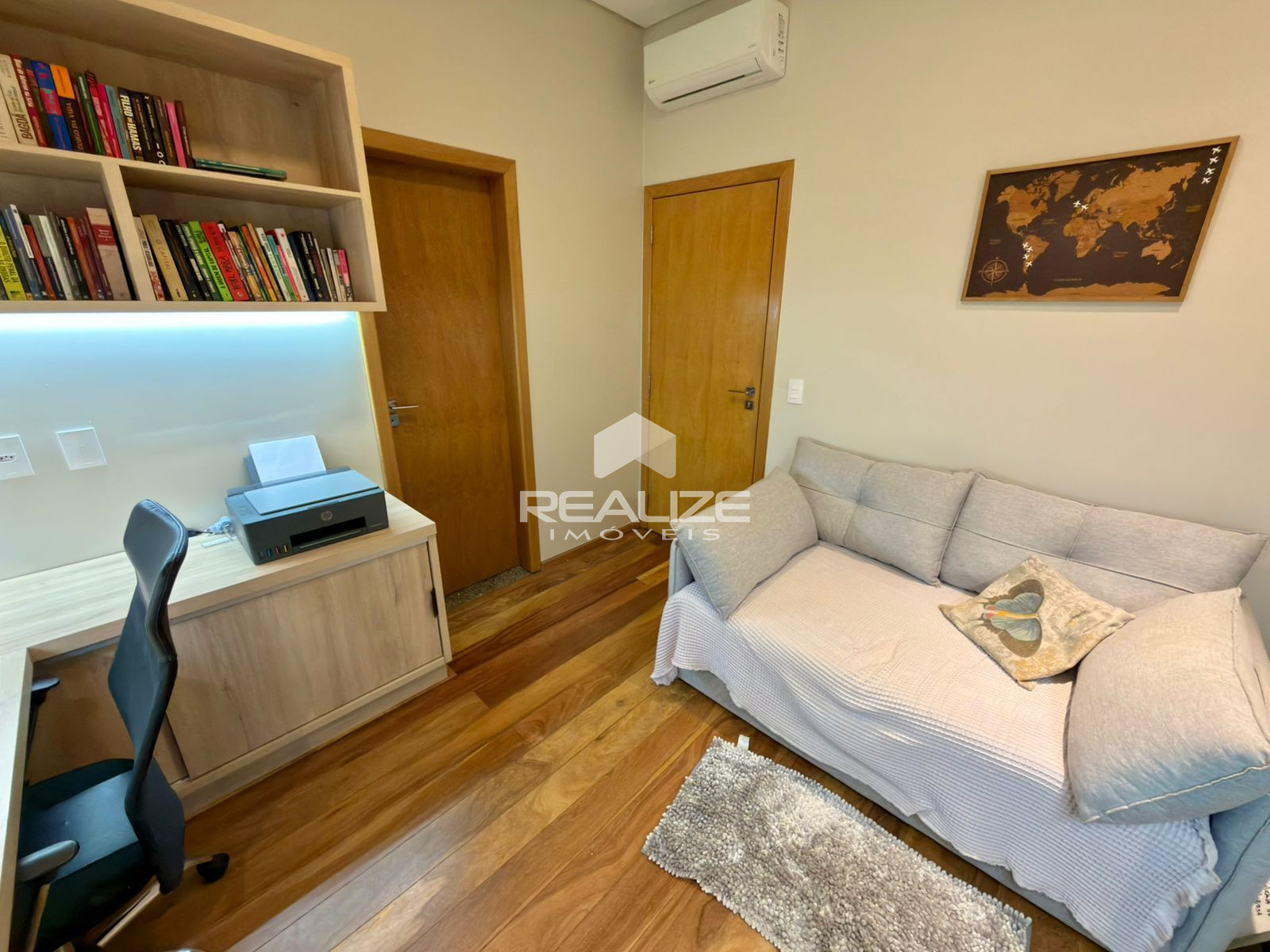 Casa à venda no Condomínio Terras Alpha 2 Foz do Iguaçu com 3 suítes.