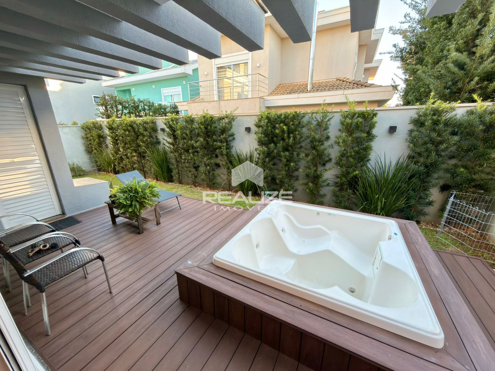 Casa à venda no Condomínio Terras Alpha 2 Foz do Iguaçu com 3 suítes.