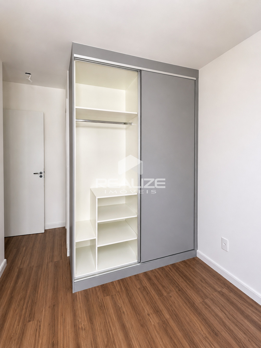 Apartamento venda no Residencial Royal Legacy com 2 quartos (sendo 1 sute).