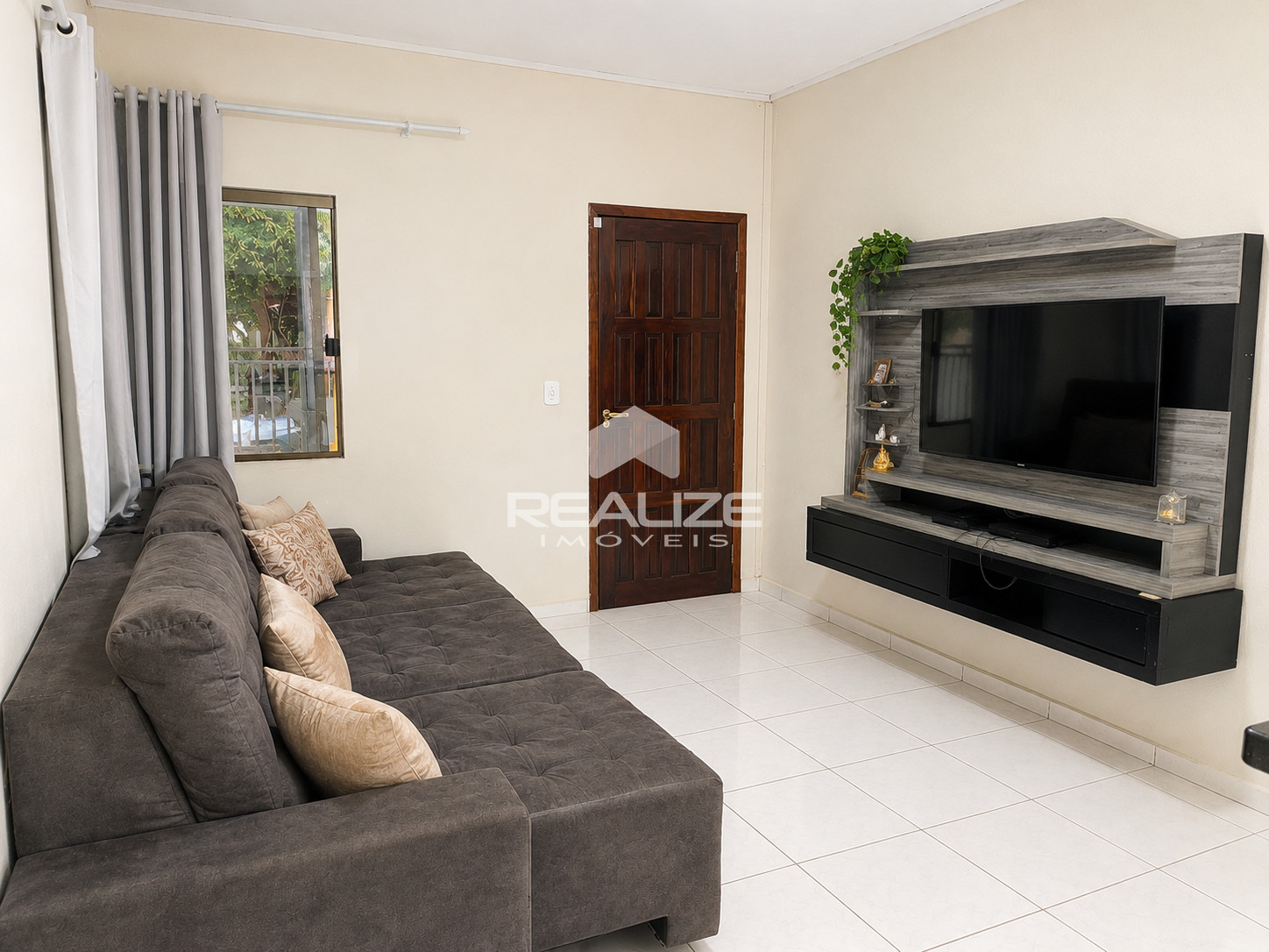 Casa à venda no Jardim Ipê 2 com 3 quartos sendo (1 Suite).