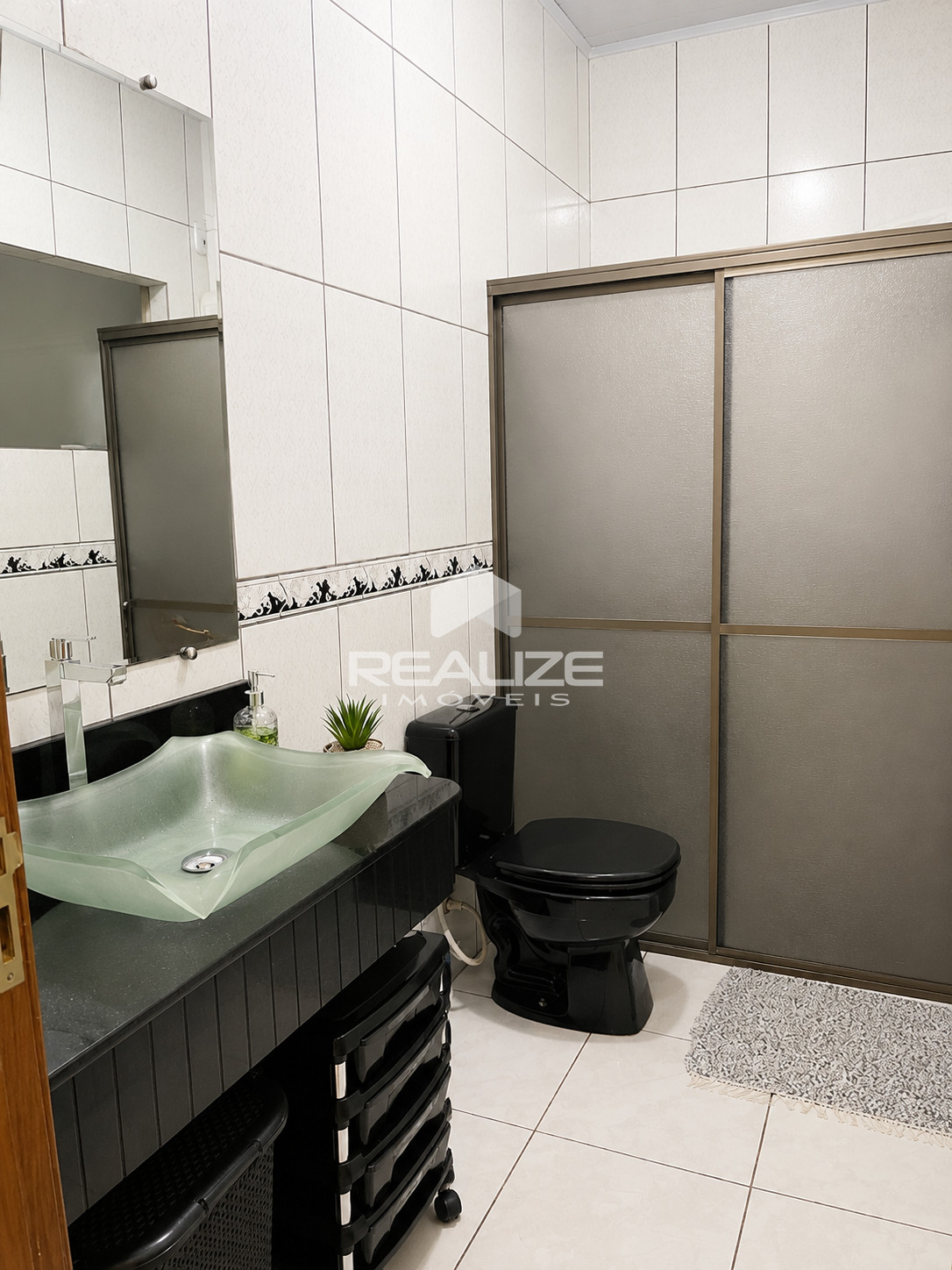 Casa à venda no Jardim Ipê 2 com 3 quartos sendo (1 Suite).